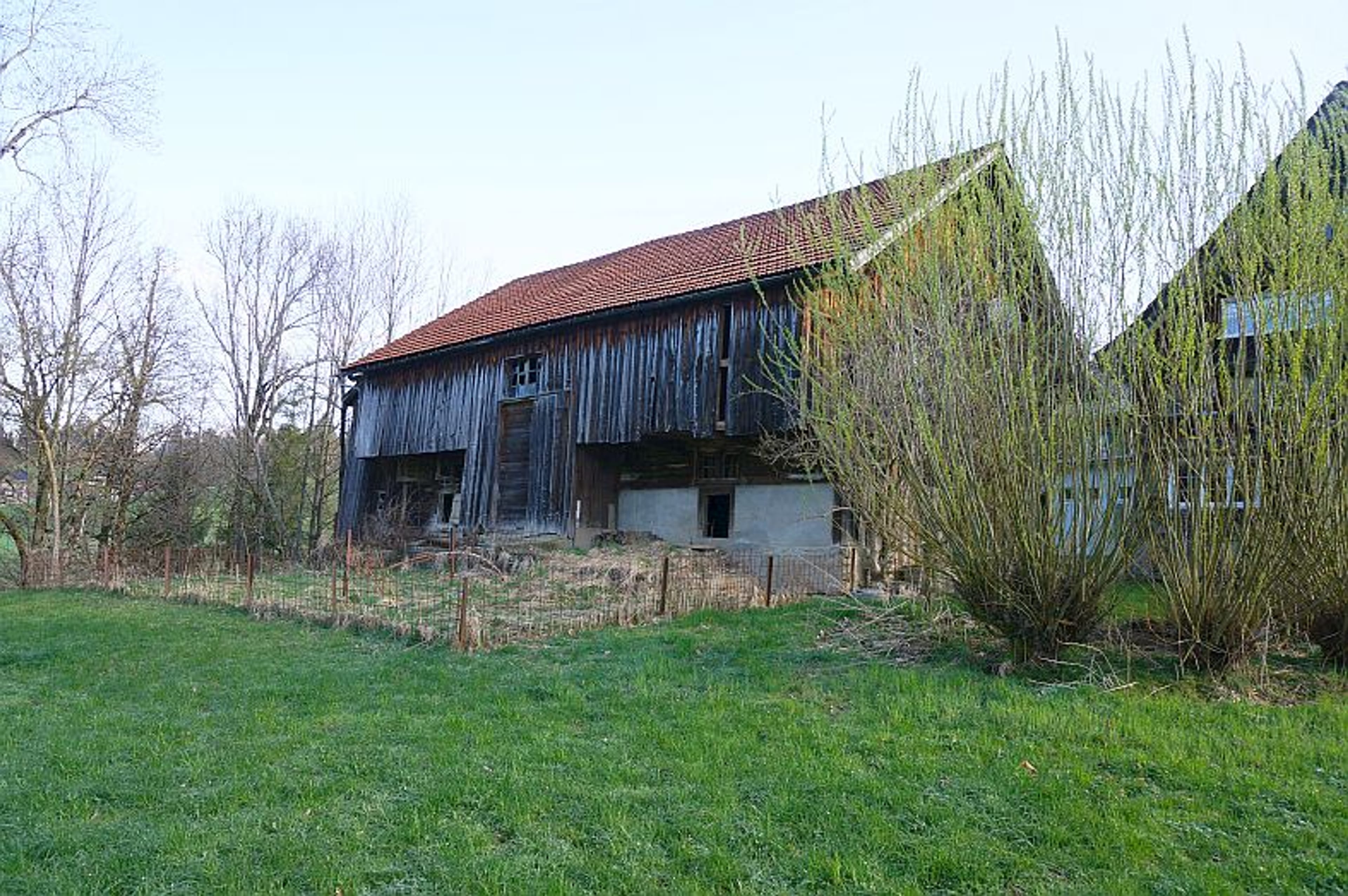 Ensemble mit Gasthaus, 2 Wohnungen & Scheune in Nesslau - kaufen - 18