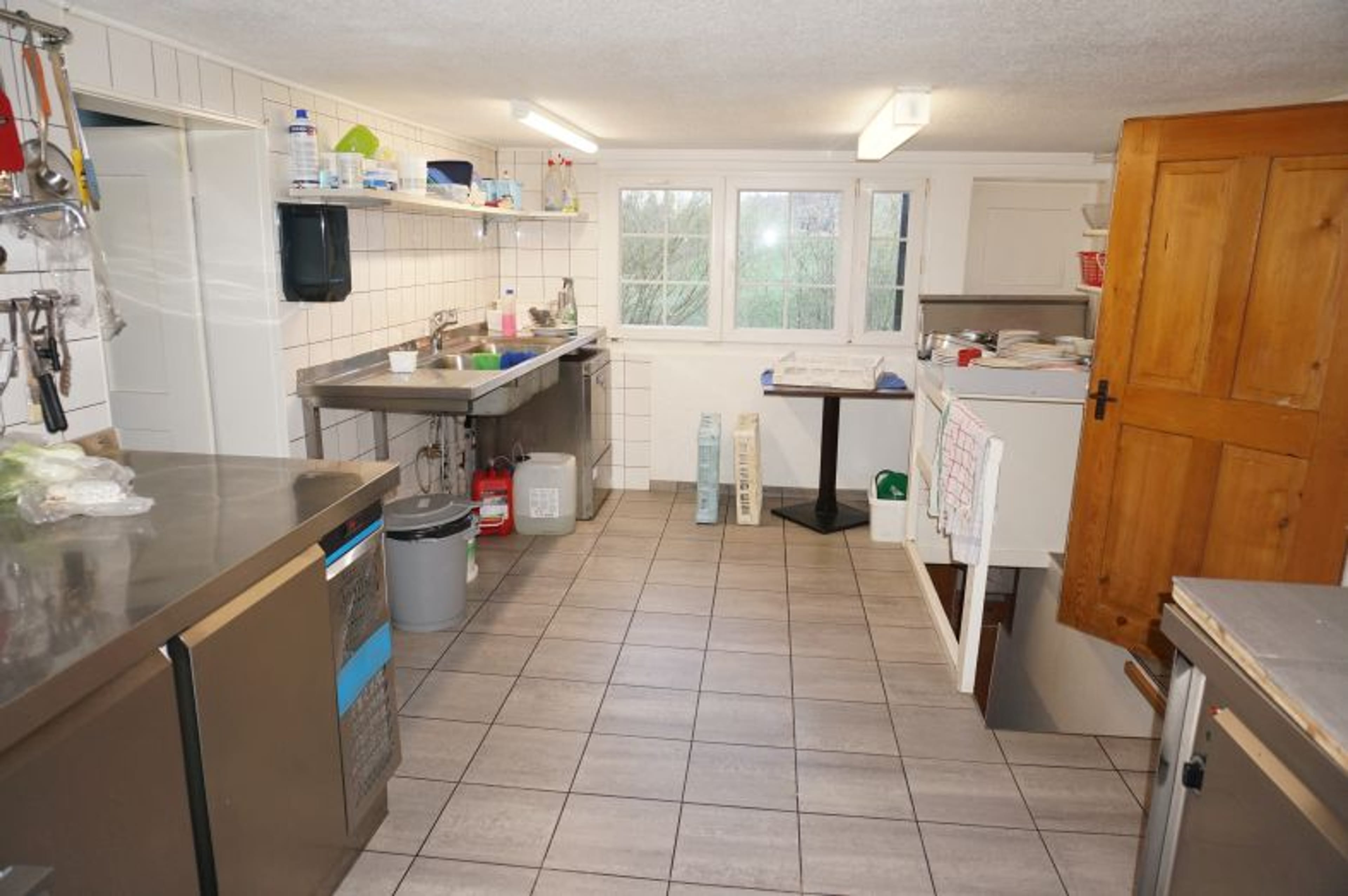 Ensemble mit Gasthaus, 2 Wohnungen & Scheune in Nesslau - kaufen - 40