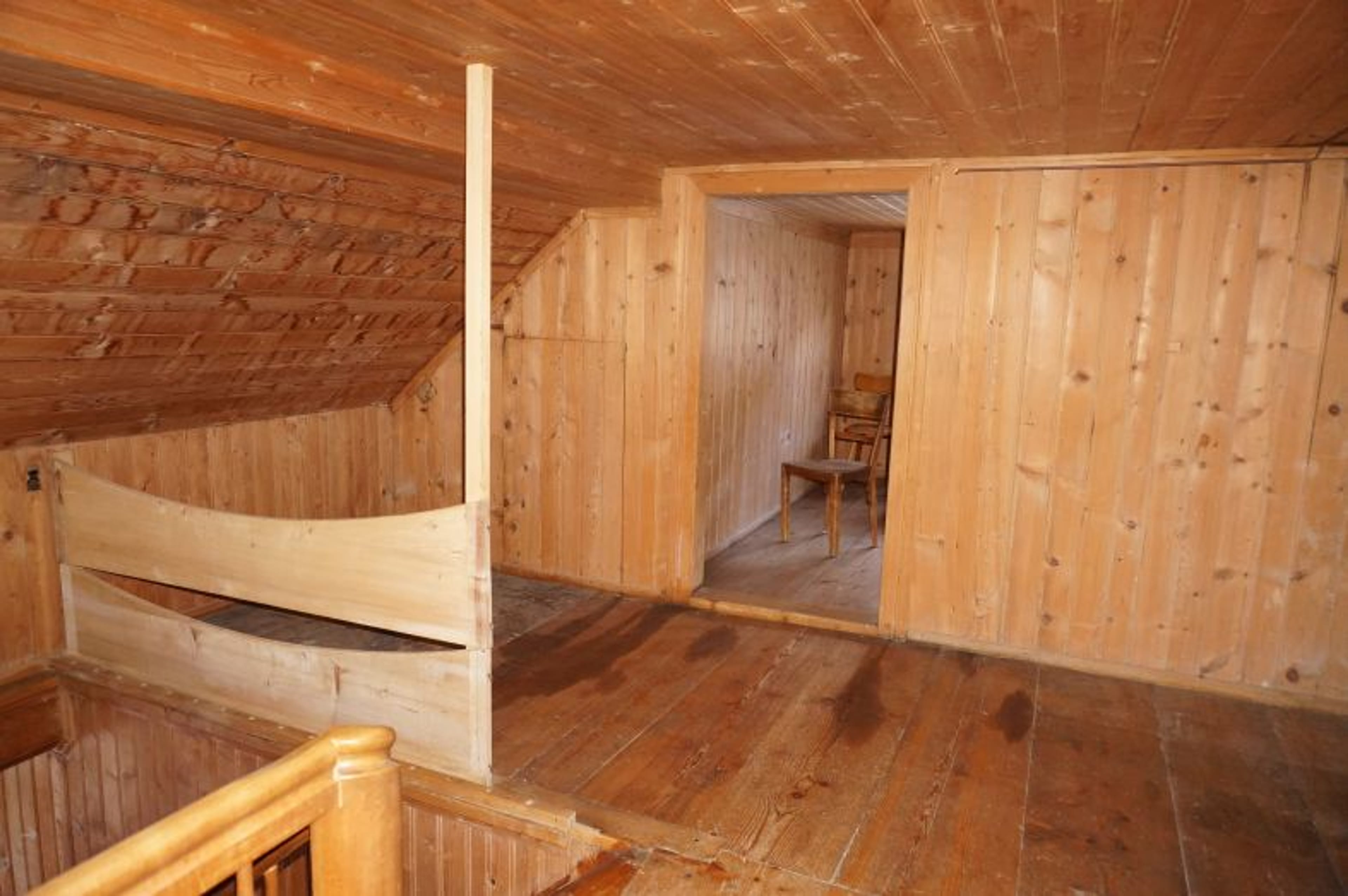 Ensemble mit Gasthaus, 2 Wohnungen & Scheune in Nesslau - kaufen - 25