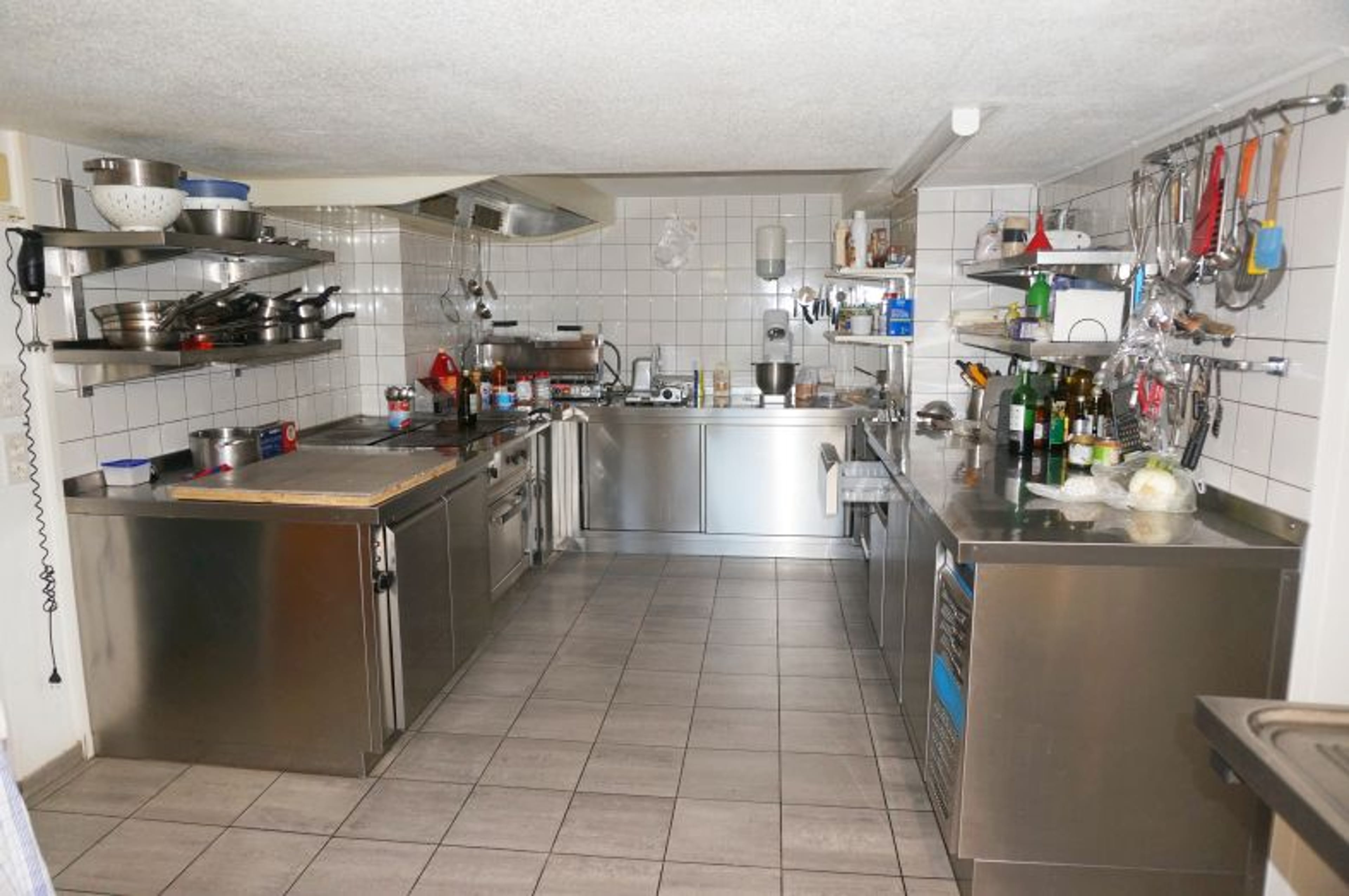 Ensemble mit Gasthaus, 2 Wohnungen & Scheune in Nesslau - kaufen - 41