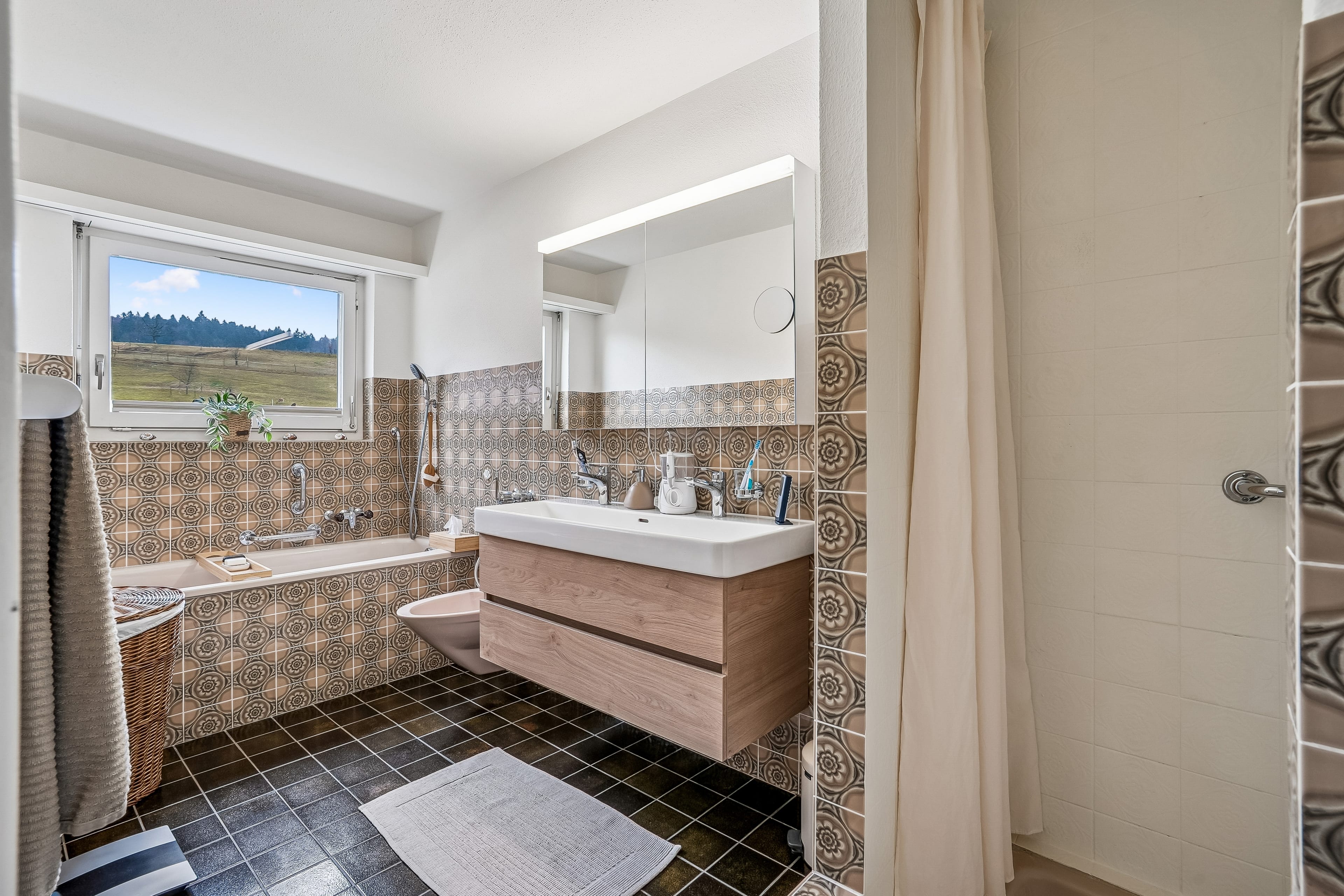 8-Zimmer-Haus mit Wintergarten und Panoramablick auf Gränichen & die Berge - 10