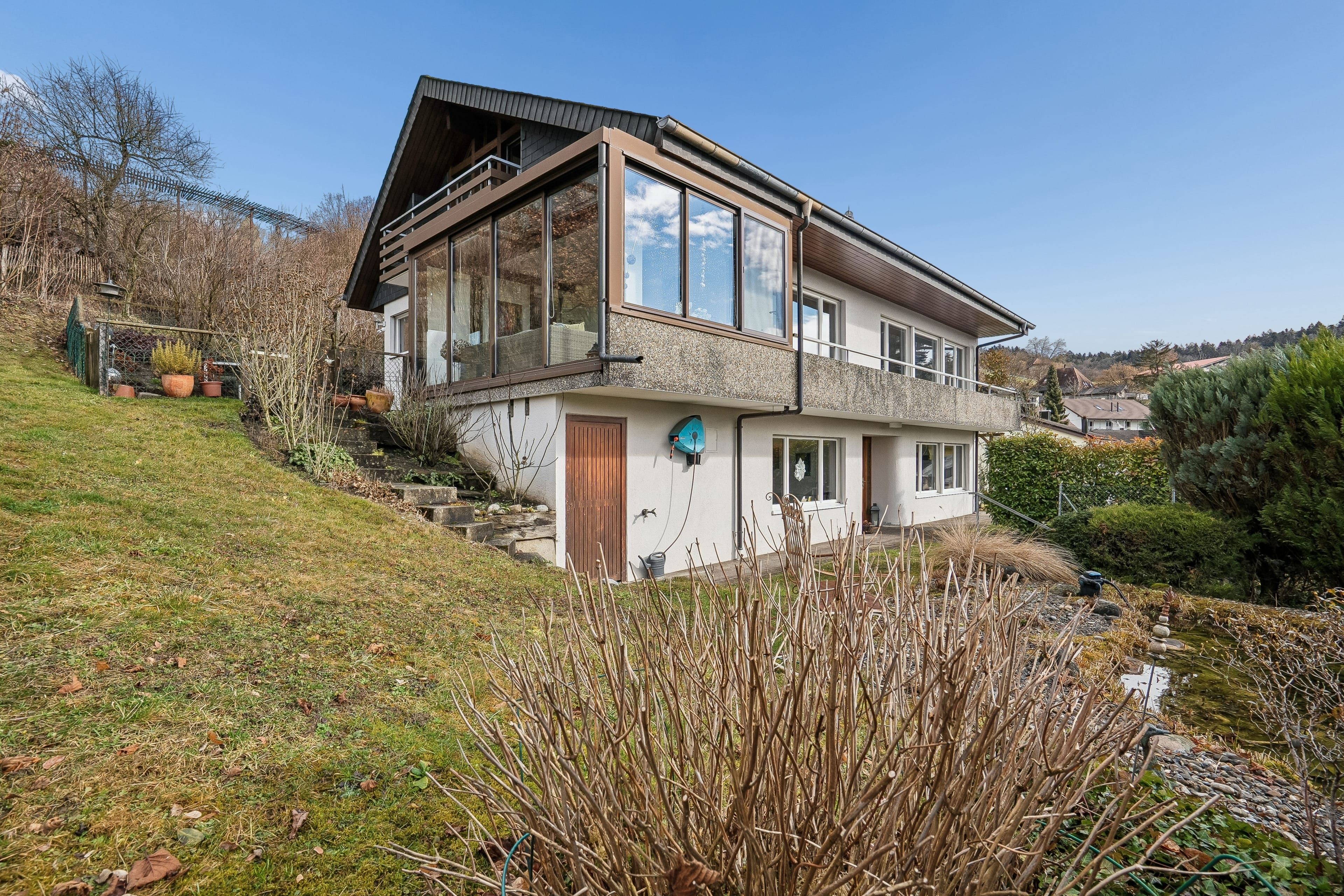 8-Zimmer-Haus mit Wintergarten und Panoramablick auf Gränichen & die Berge - 11