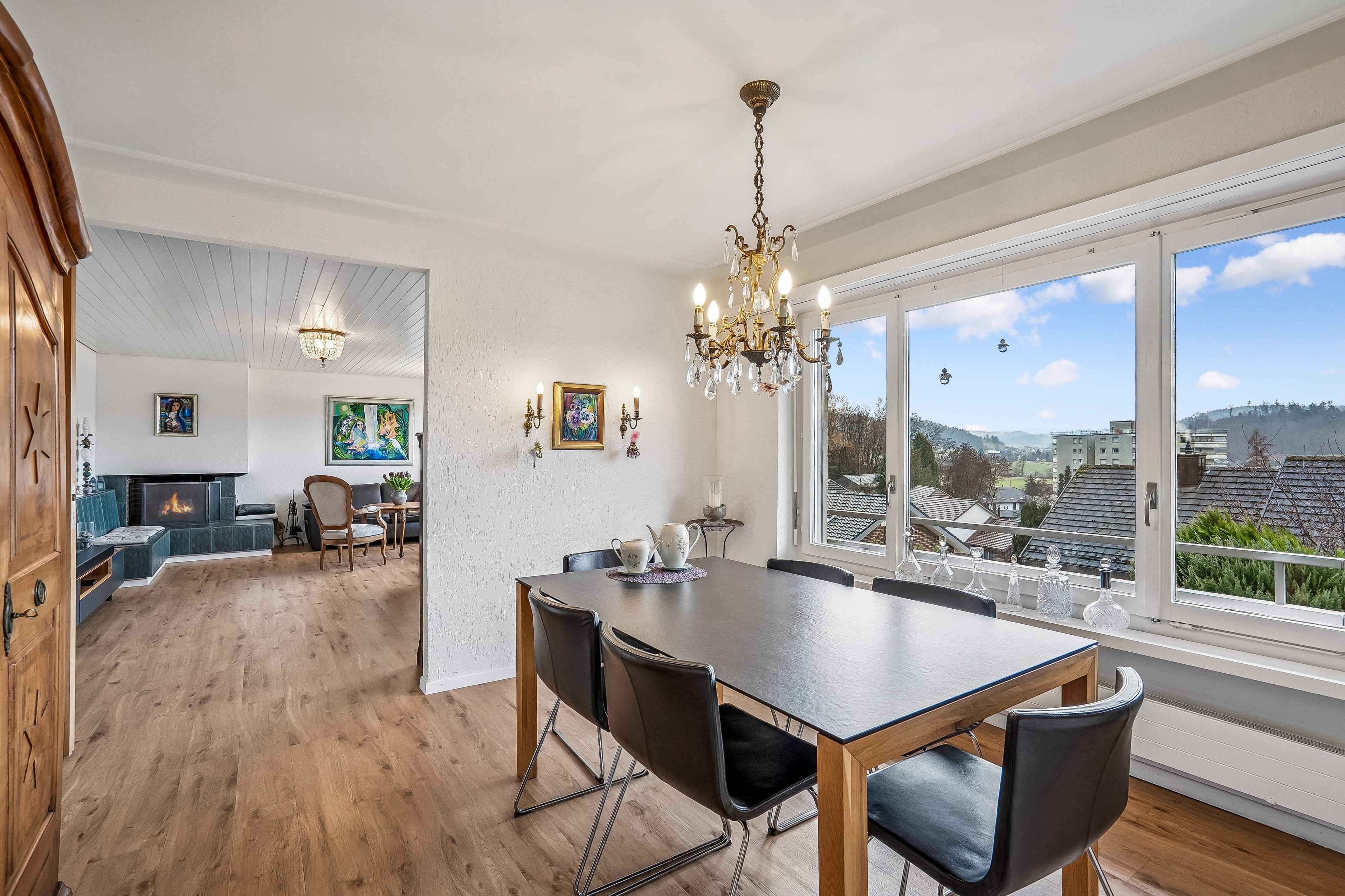 8-Zimmer-Haus mit Wintergarten und Panoramablick auf Gränichen & die Berge - Bild 4