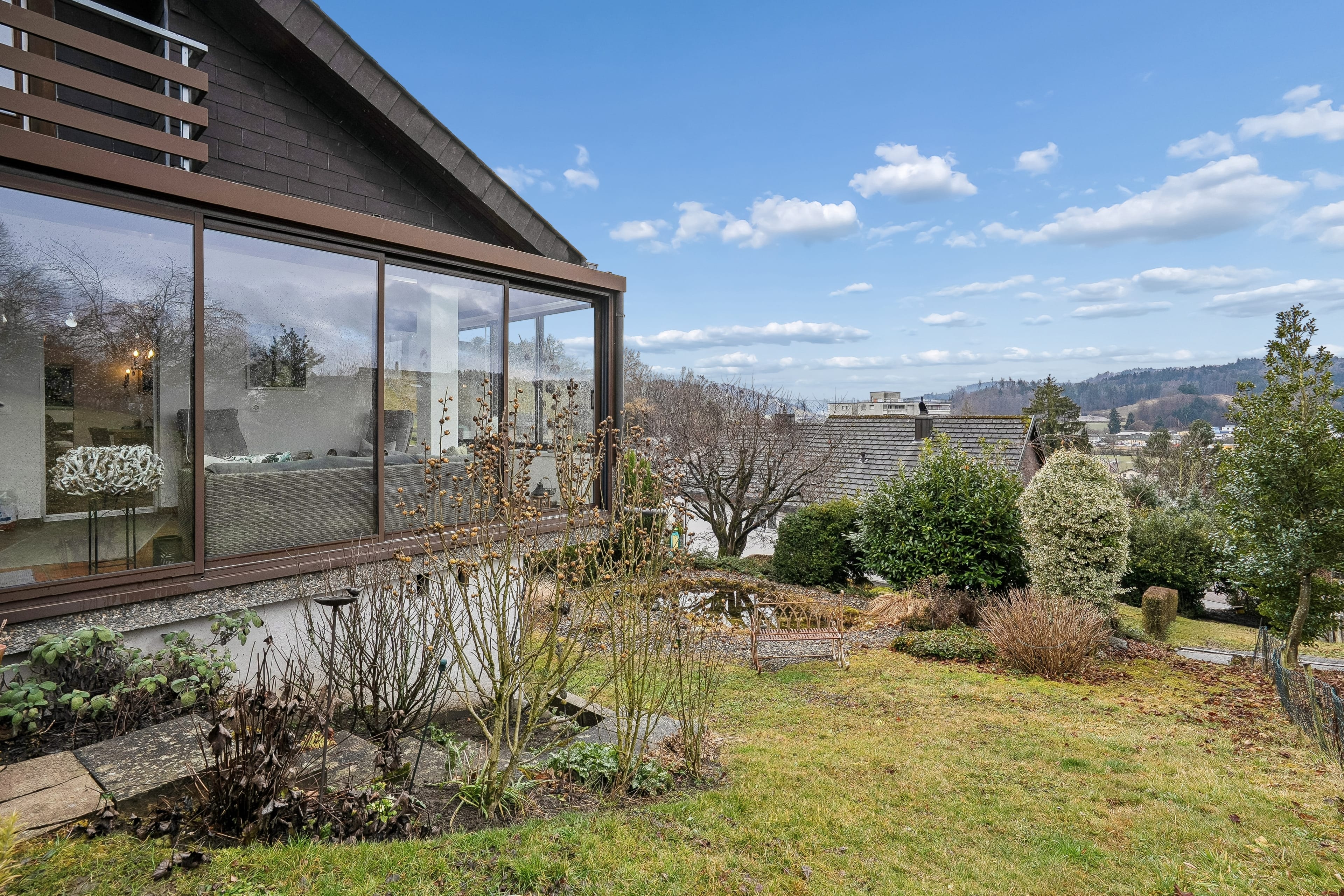 8-Zimmer-Haus mit Wintergarten und Panoramablick auf Gränichen & die Berge - 37