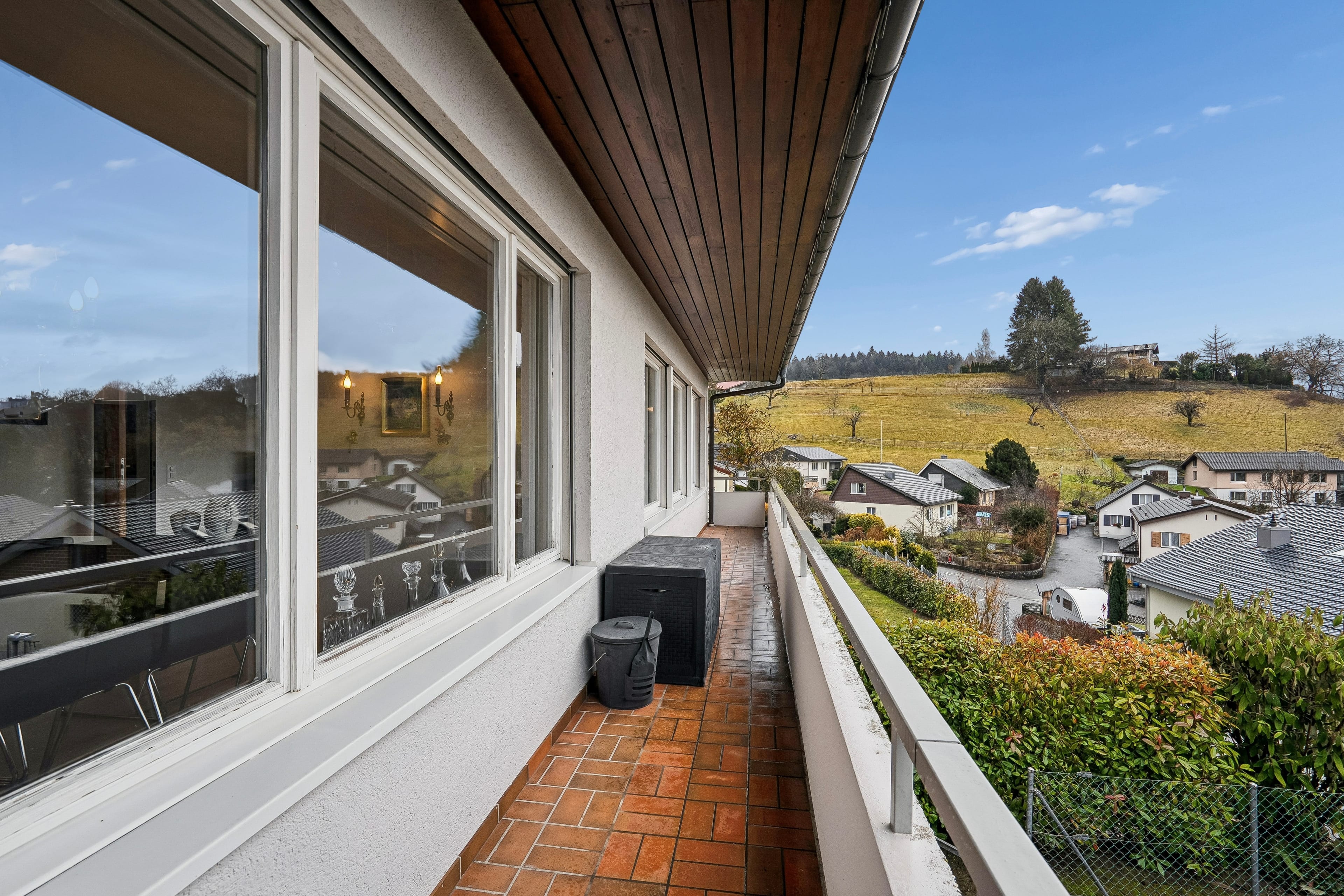 8-Zimmer-Haus mit Wintergarten und Panoramablick auf Gränichen & die Berge - 22