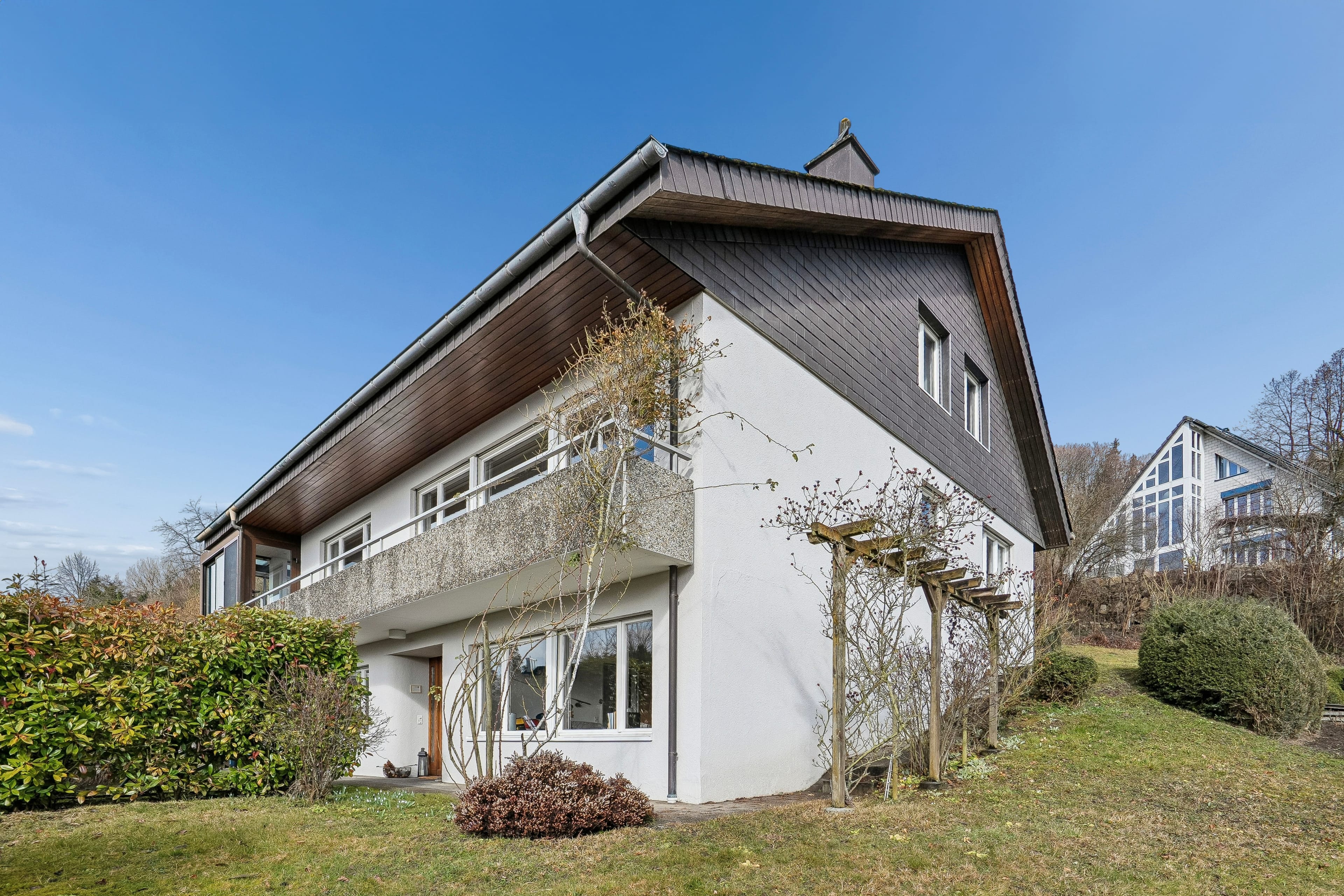 8-Zimmer-Haus mit Wintergarten und Panoramablick auf Gränichen & die Berge - 43