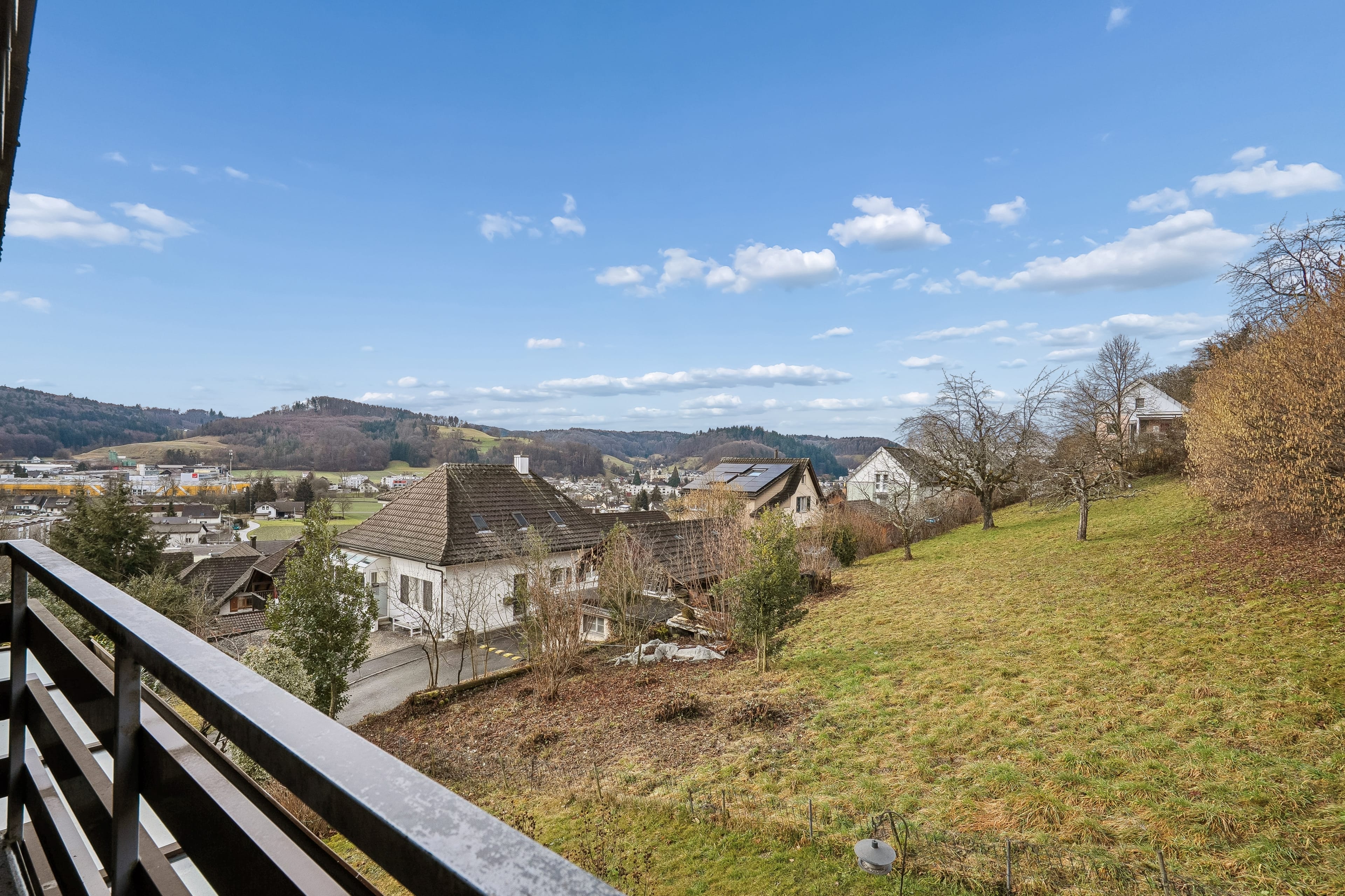 8-Zimmer-Haus mit Wintergarten und Panoramablick auf Gränichen & die Berge - 32