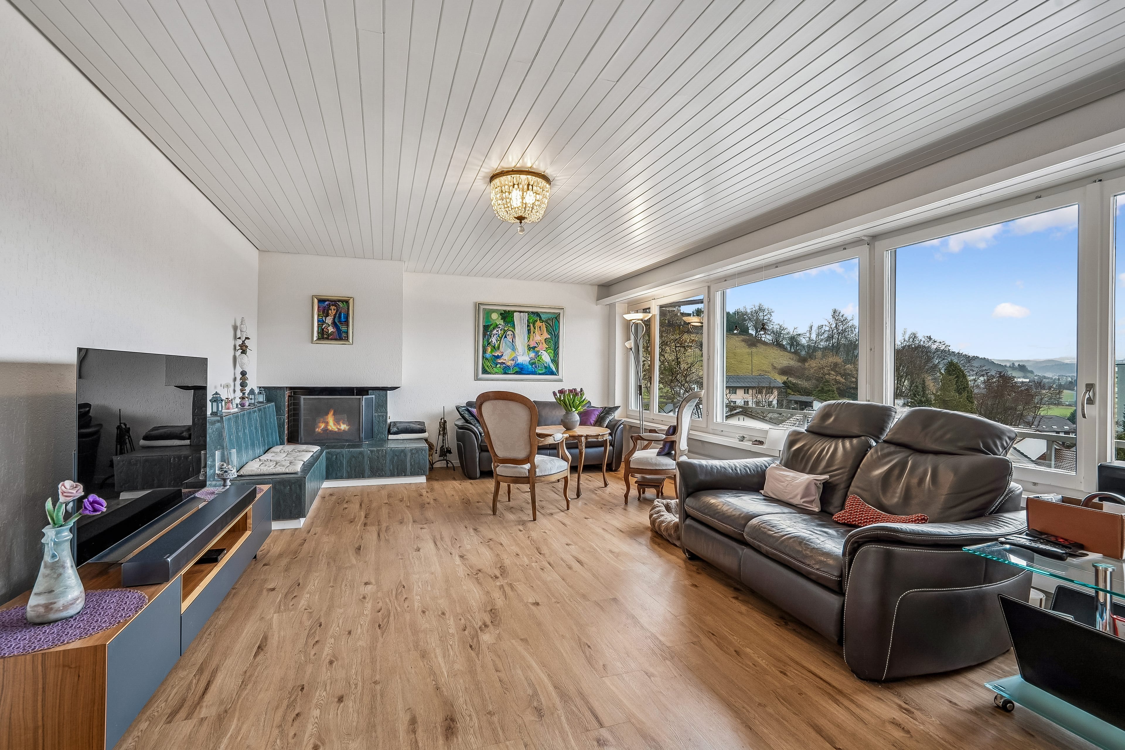8-Zimmer-Haus mit Wintergarten und Panoramablick auf Gränichen & die Berge - Bild 3