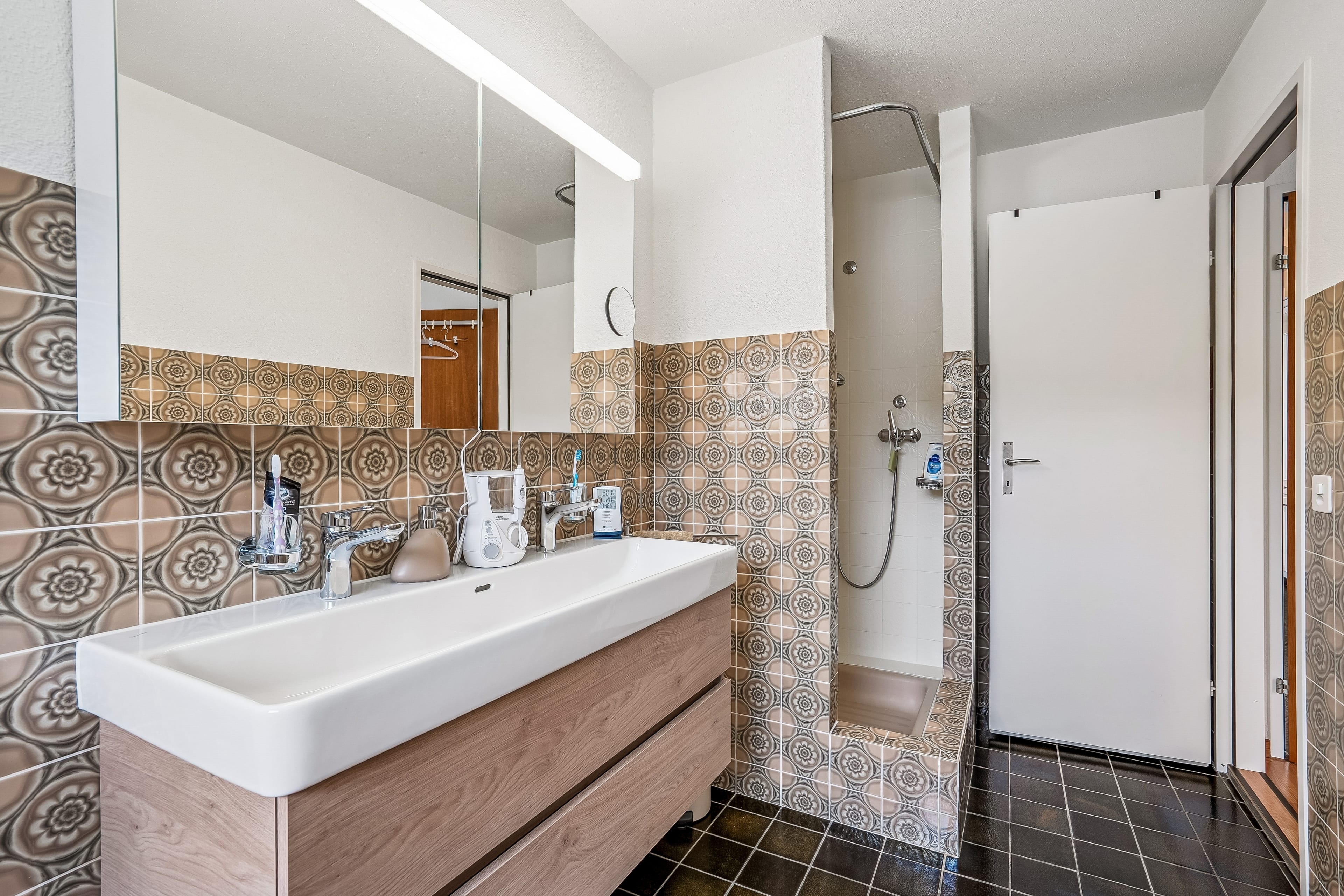 8-Zimmer-Haus mit Wintergarten und Panoramablick auf Gränichen & die Berge - 25