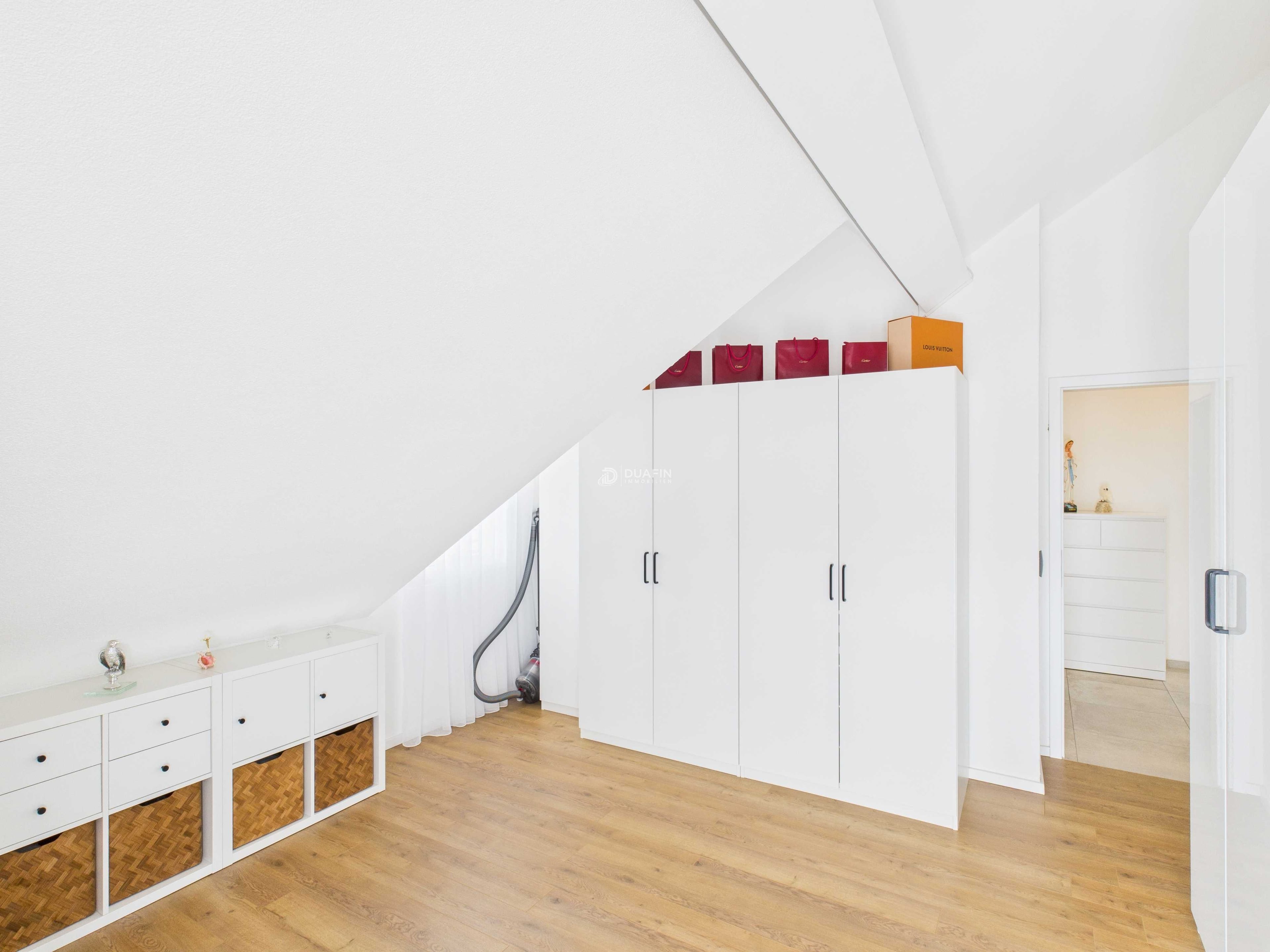 3-Familienhaus, saniert 2021, mit 2 Garagen in Trimbach - Bild 6