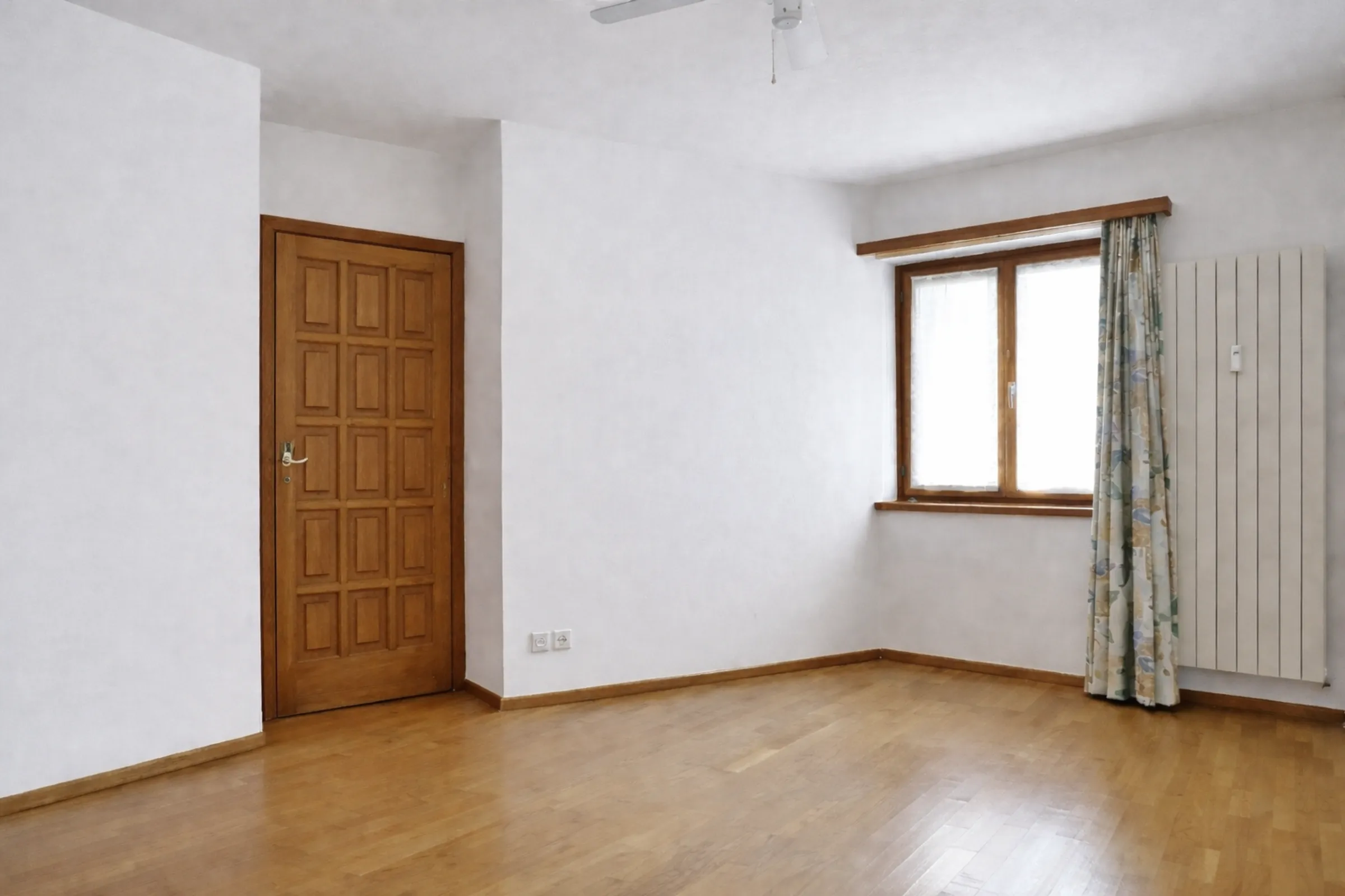 6-Zi.-Attika-Duplex mit Garten, Lift und Dachboden in Losone - hell und grosszügig - 8
