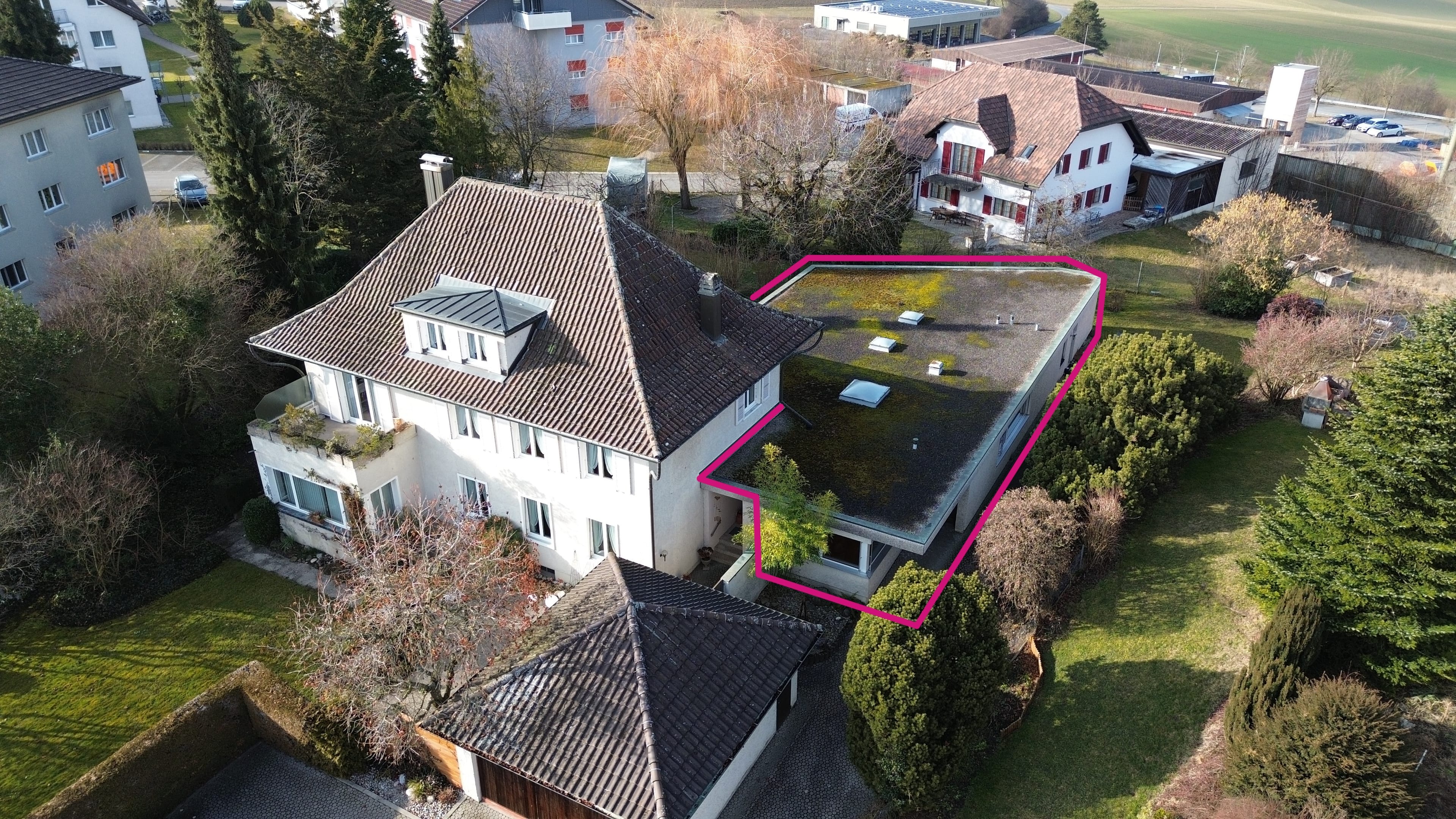 Helle Praxis-/Bürofläche 165 m² mit 3 Parkplätzen in Wünnewil