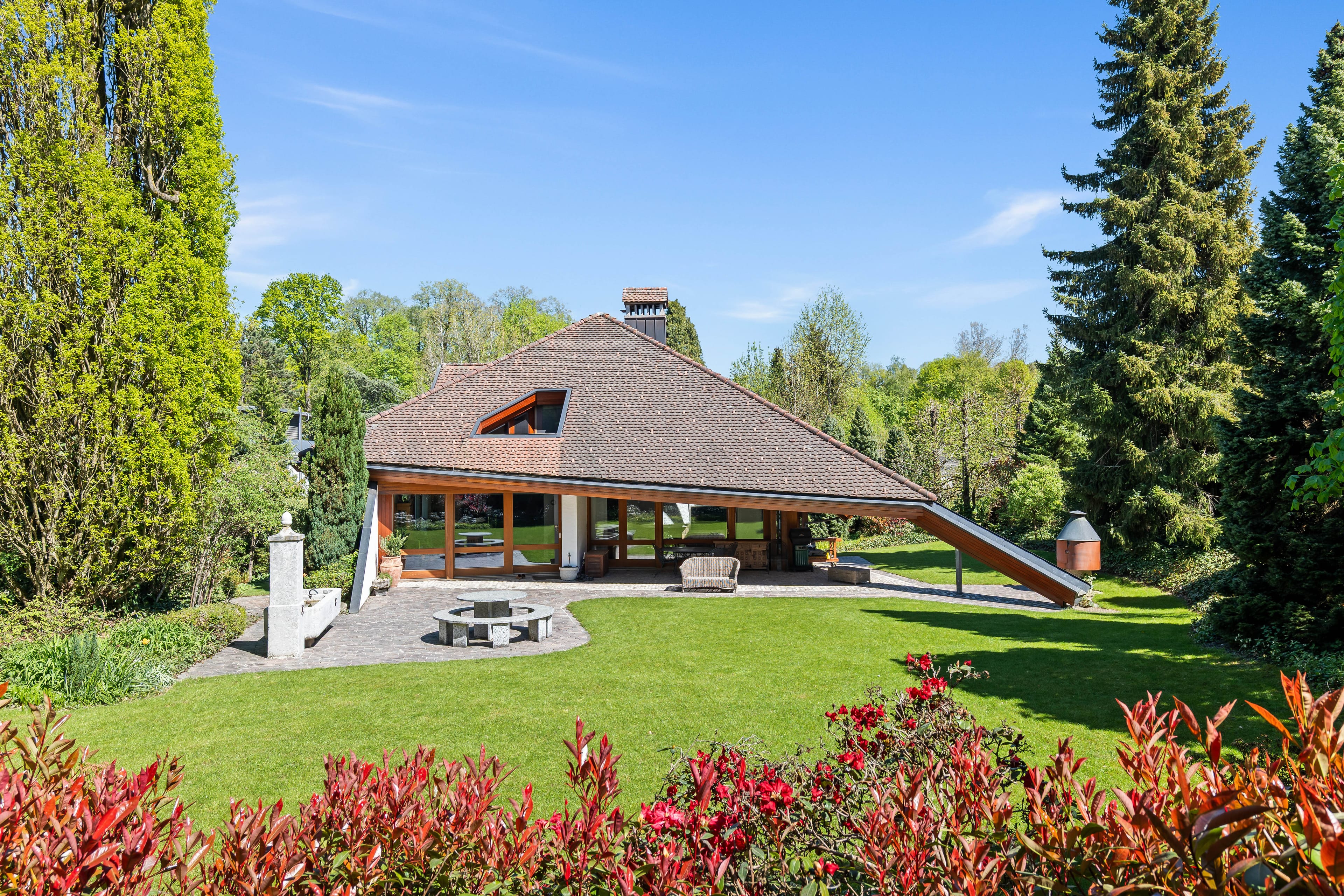 "Exklusive Villa mit Indoor-Pool und parkähnlicher Gartenanlage" - Bild 1