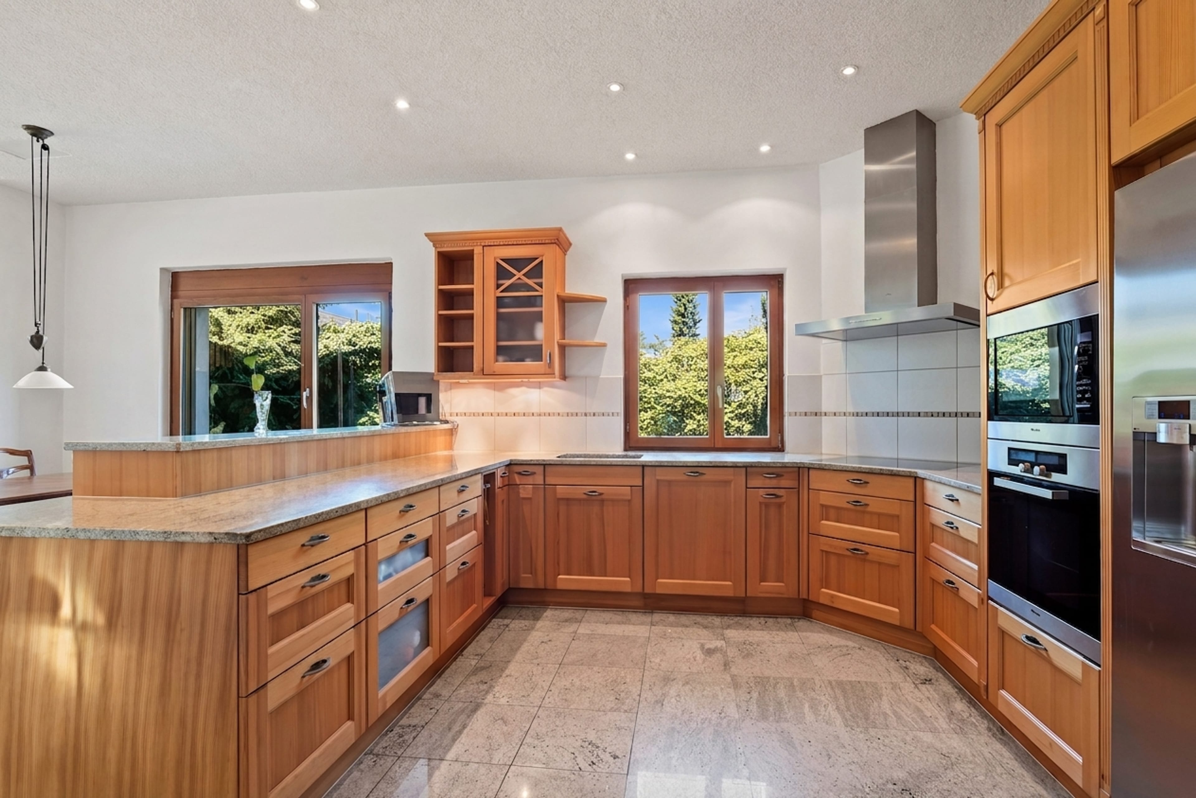 "Exklusive Villa mit Indoor-Pool und parkähnlicher Gartenanlage" - Bild 6