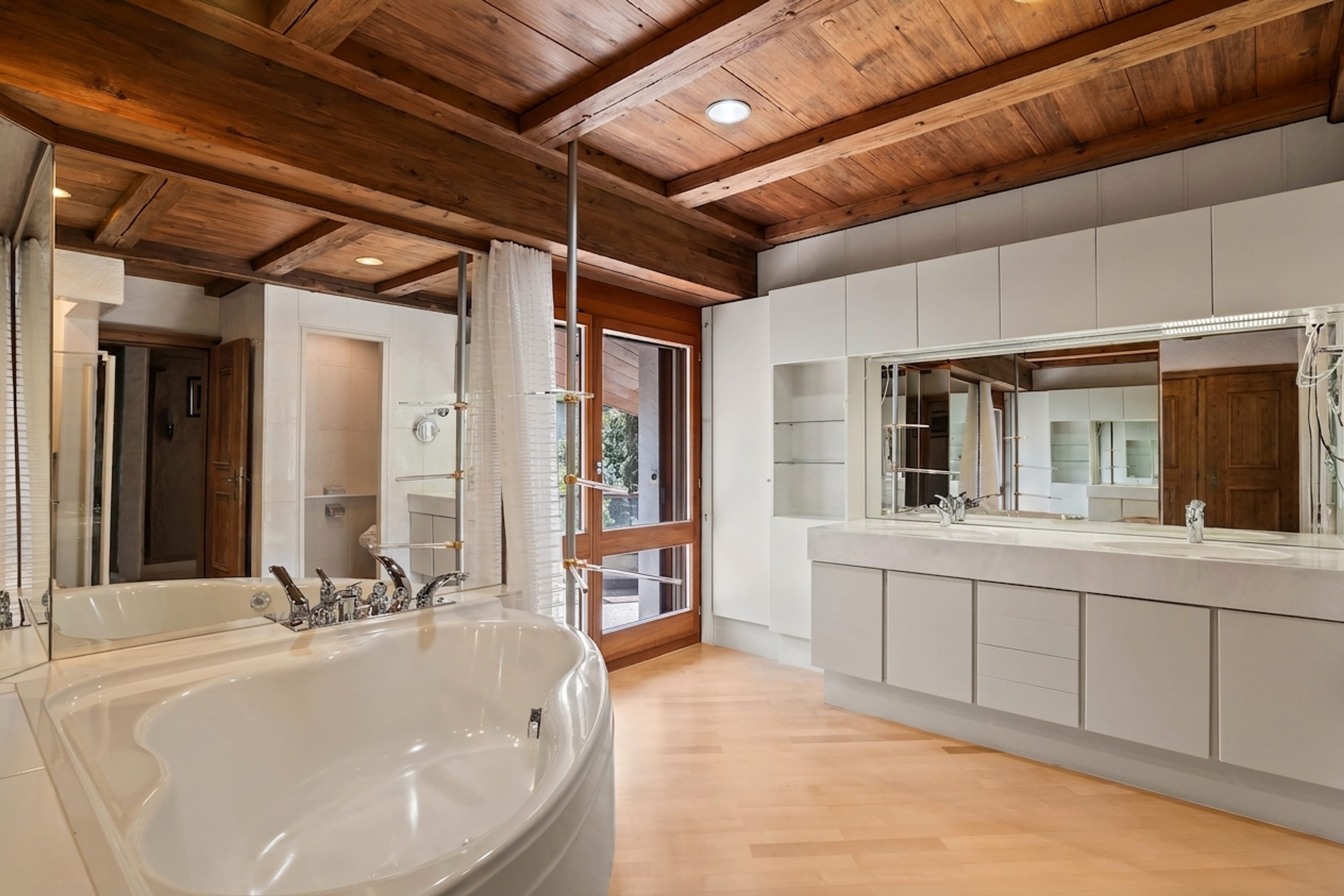 "Exklusive Villa mit Indoor-Pool und parkähnlicher Gartenanlage" - 8
