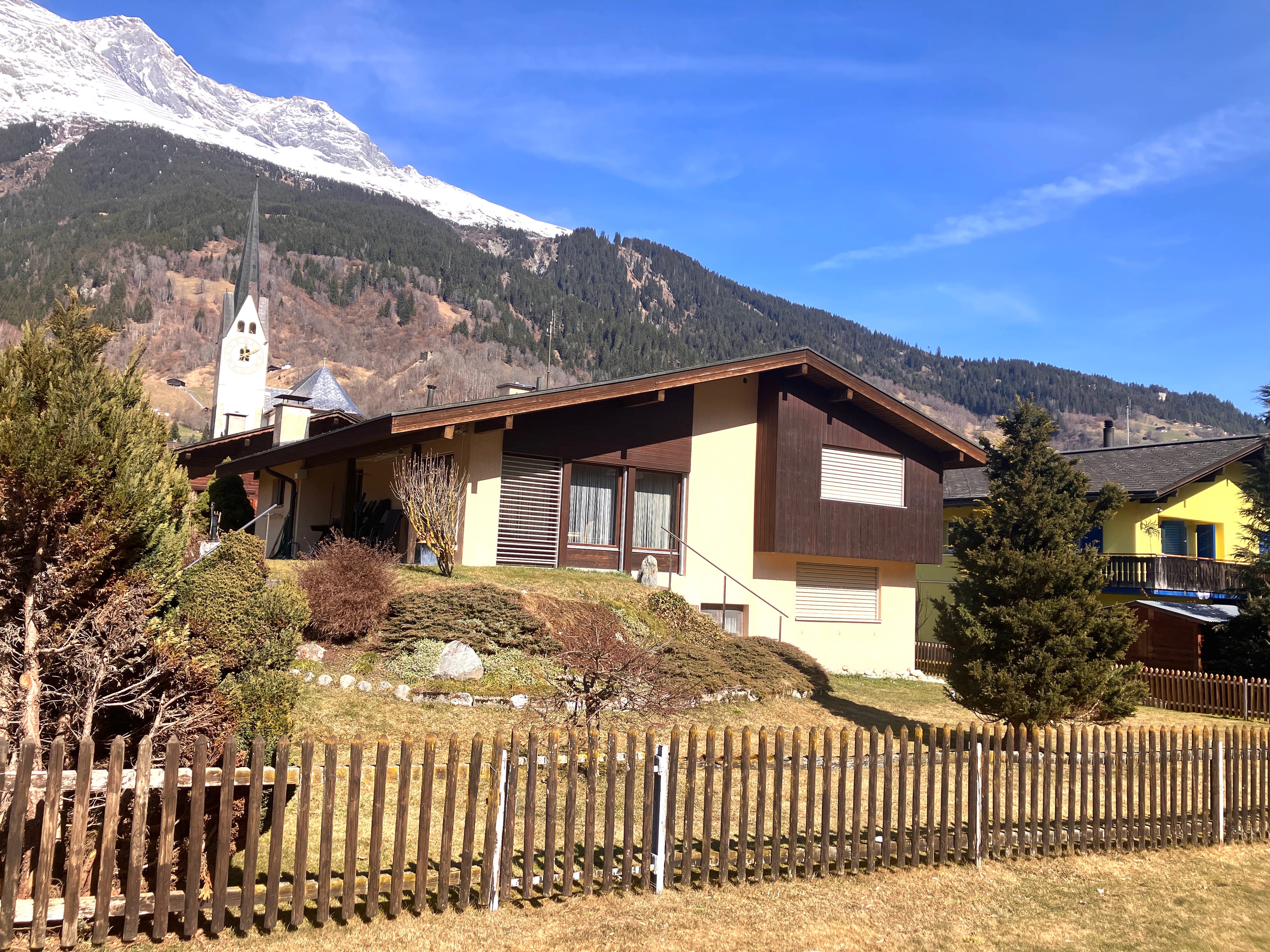 5.5-Zi. Einfamilienhaus mit Garten und Weitsicht in Trun - kaufen - 1