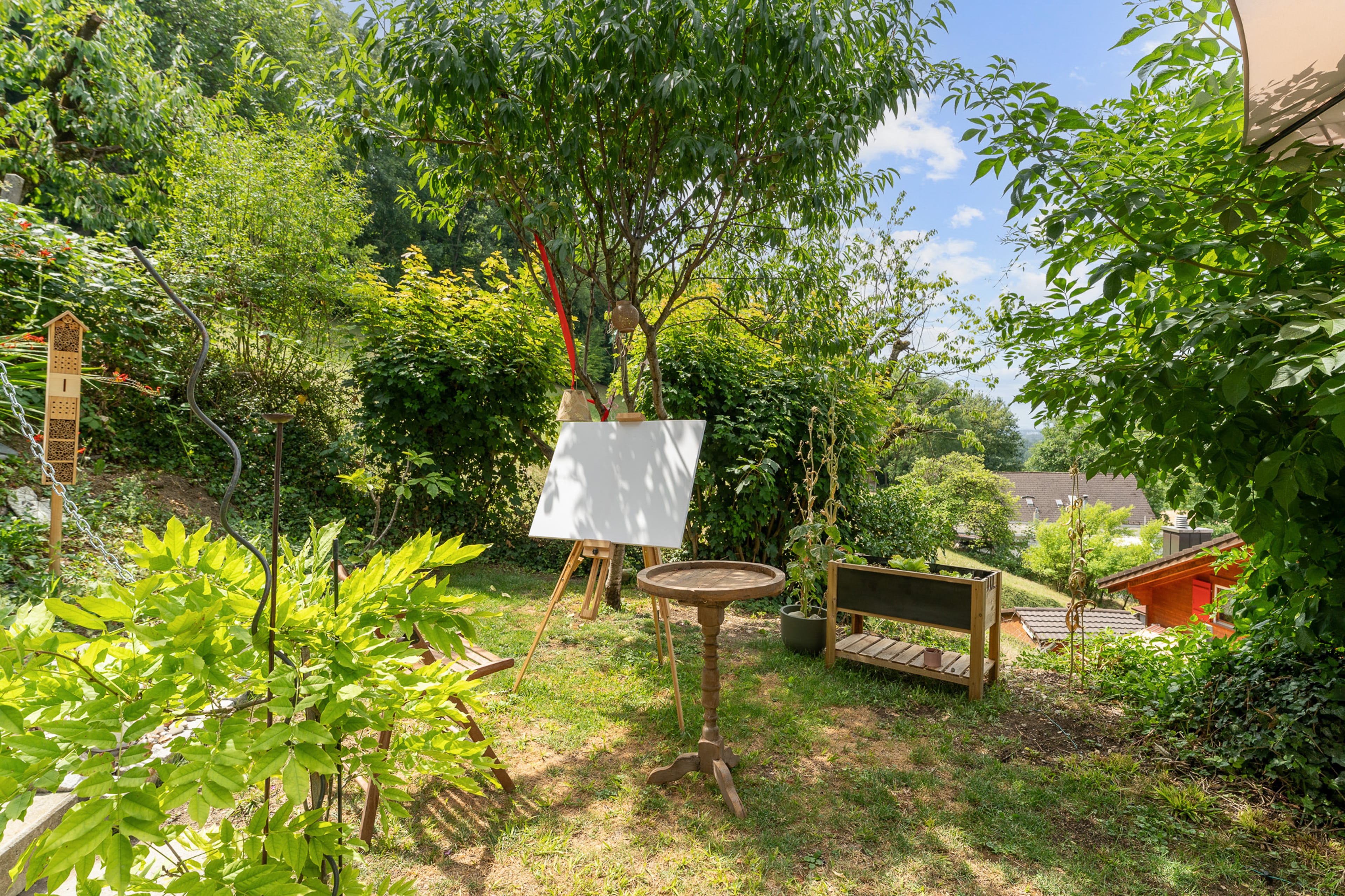 Charmantes 5.5-Zimmer-Bijou am Waldrand mit grossem Grundstück und Weitblick - Bild 2