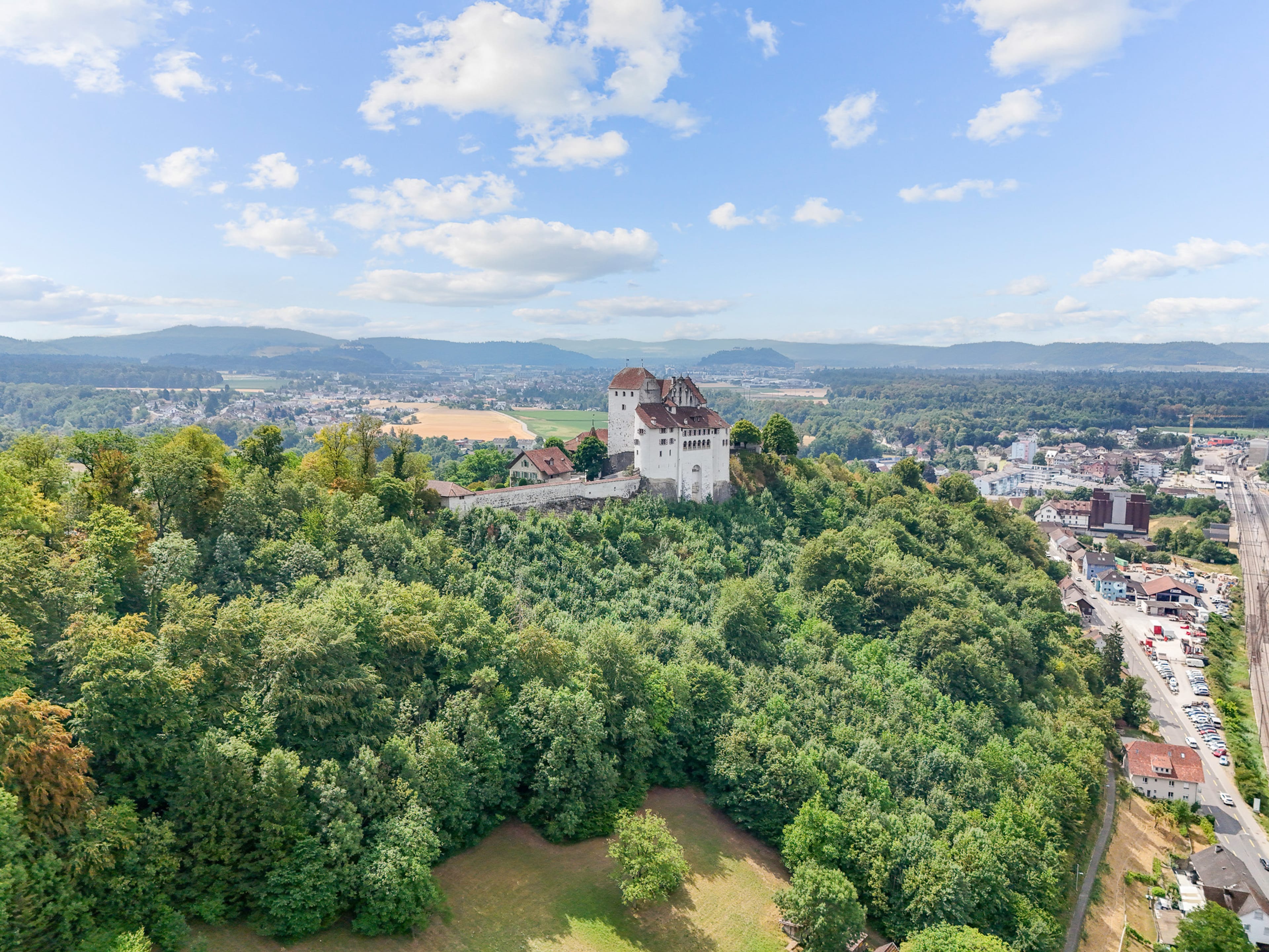 Charmantes 5.5-Zimmer-Bijou am Waldrand mit grossem Grundstück und Weitblick - 17