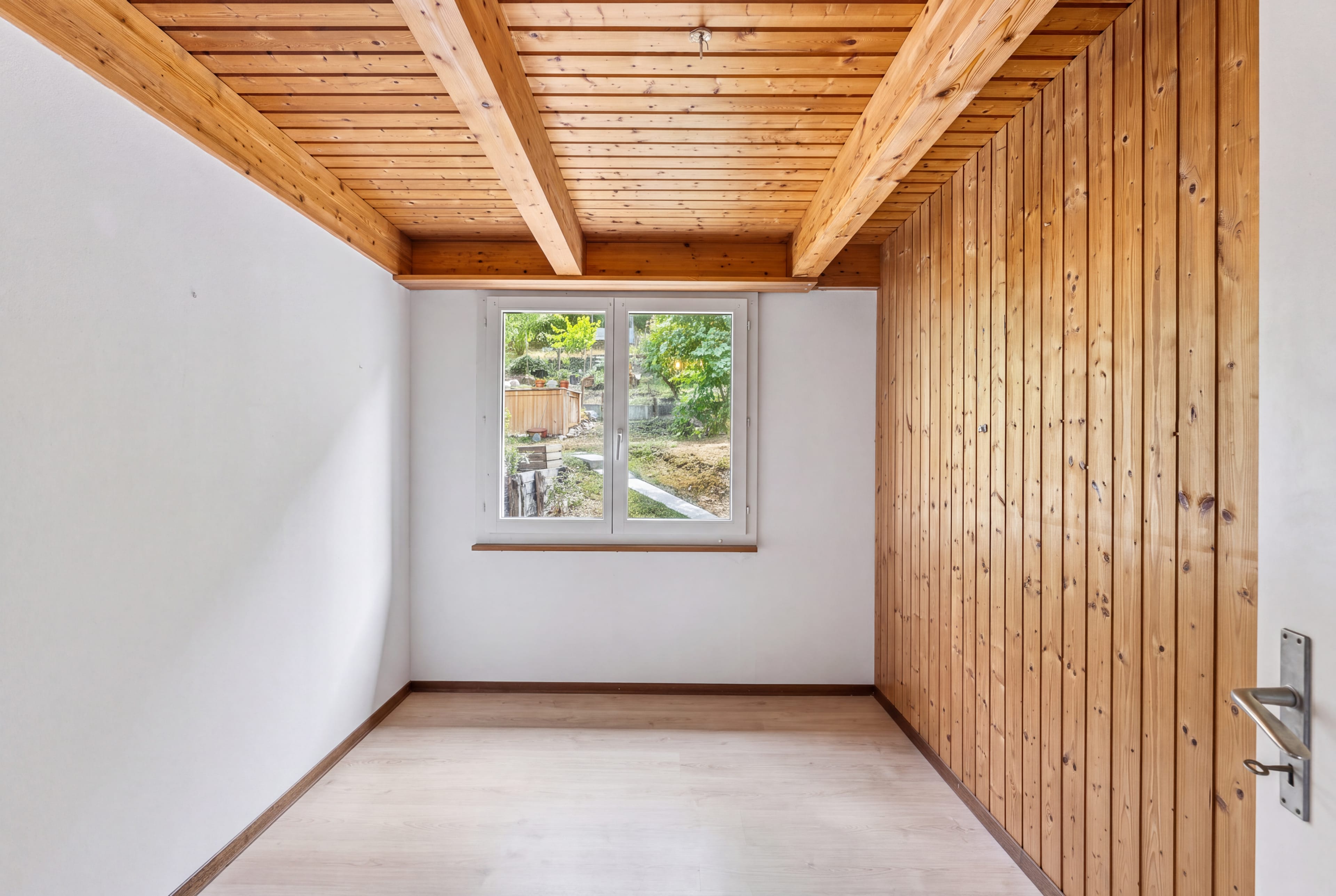 Charmantes 5.5-Zimmer-Bijou am Waldrand mit grossem Grundstück und Weitblick - 8