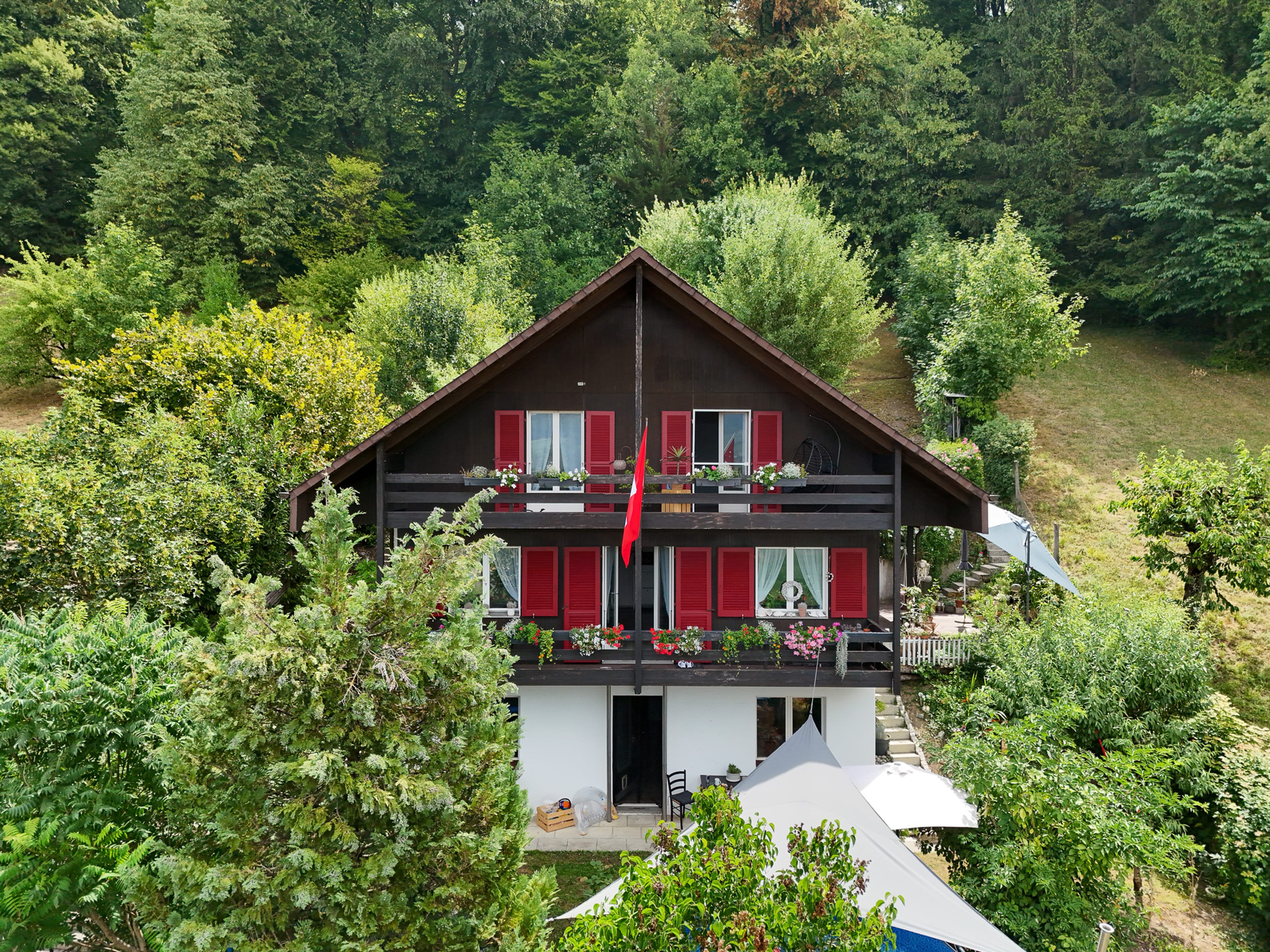 Charmantes 5.5-Zimmer-Bijou am Waldrand mit grossem Grundstück und Weitblick - 16