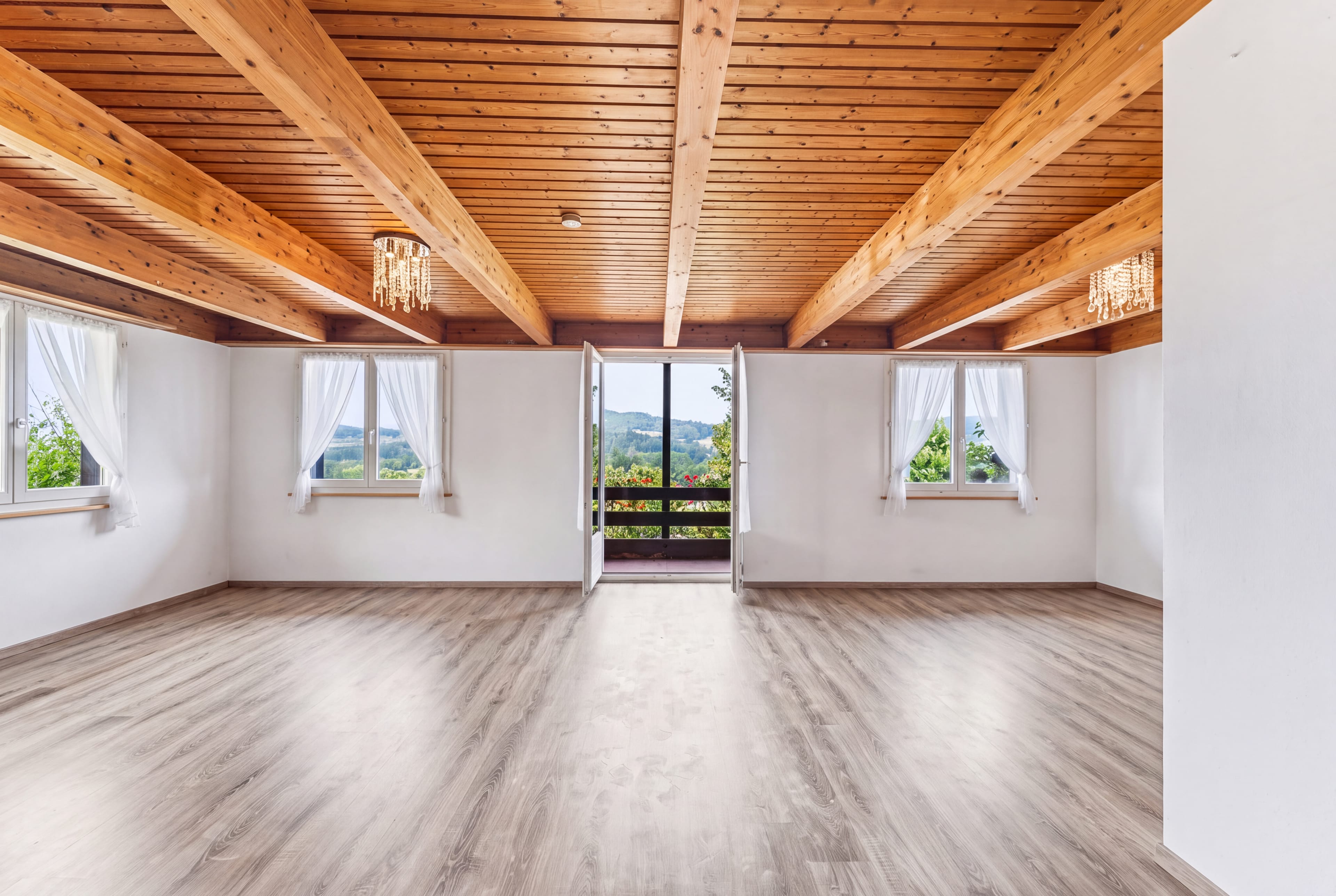 Charmantes 5.5-Zimmer-Bijou am Waldrand mit grossem Grundstück und Weitblick - Bild 5