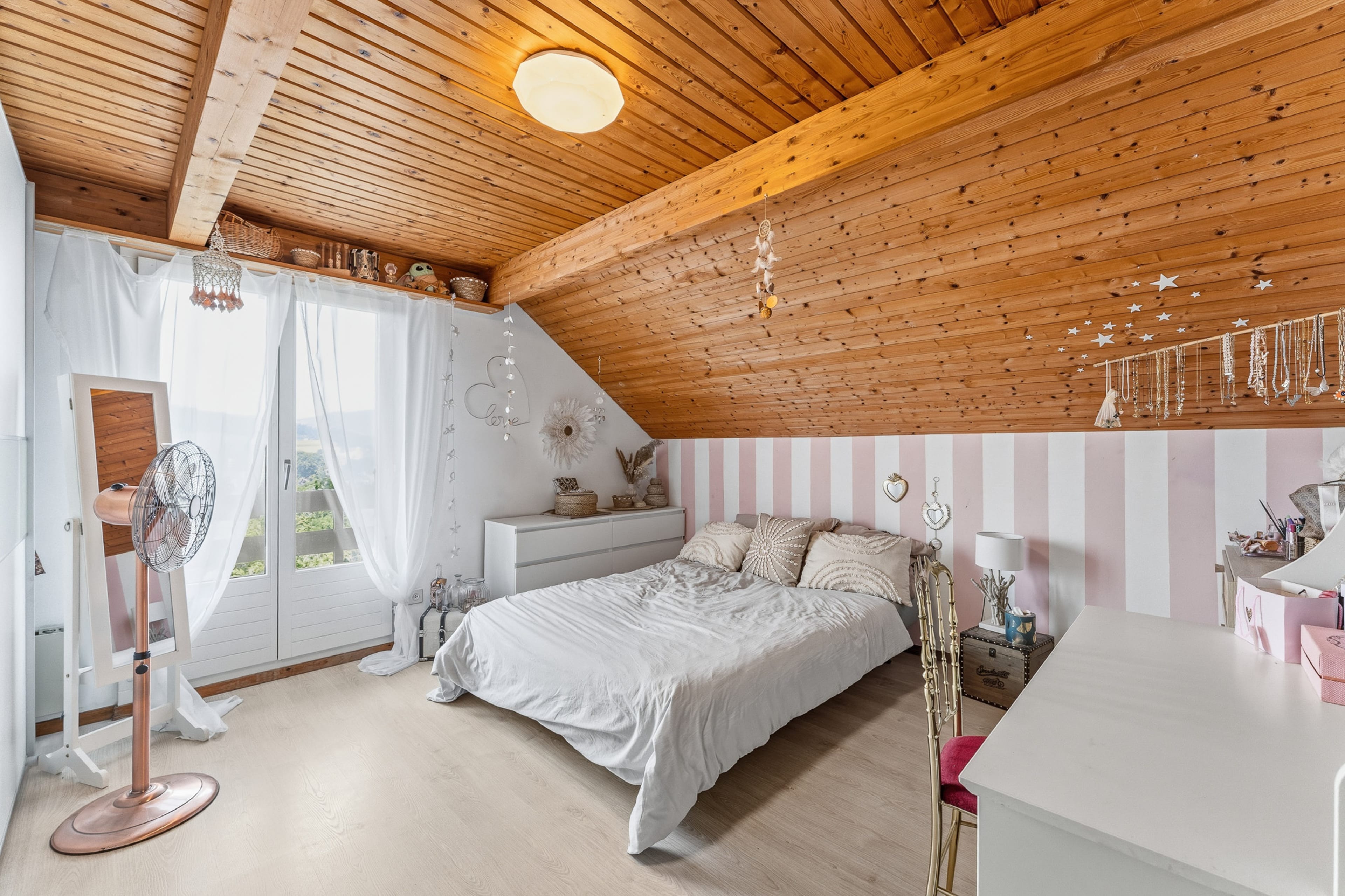 Charmantes 5.5-Zimmer-Bijou am Waldrand mit grossem Grundstück und Weitblick - 9
