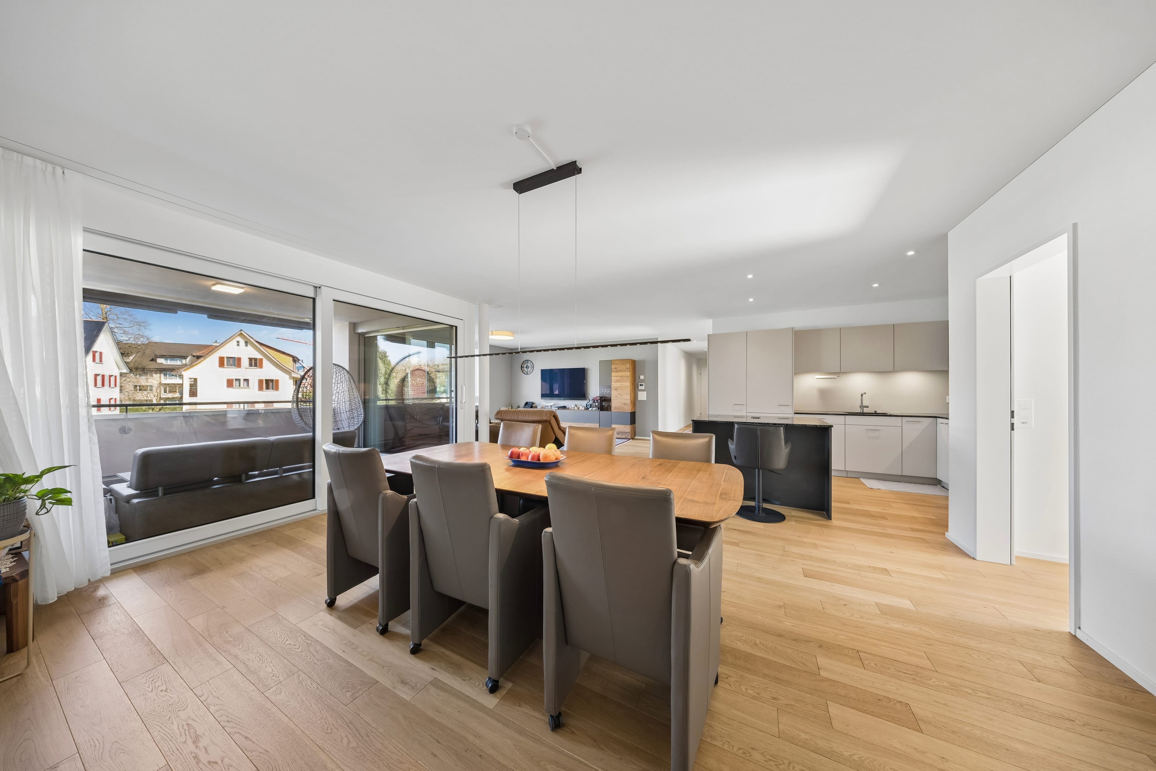 Helle 4.5-Zimmerwohnung mit zwei Loggien in Romanshorn kaufen - Bild 2