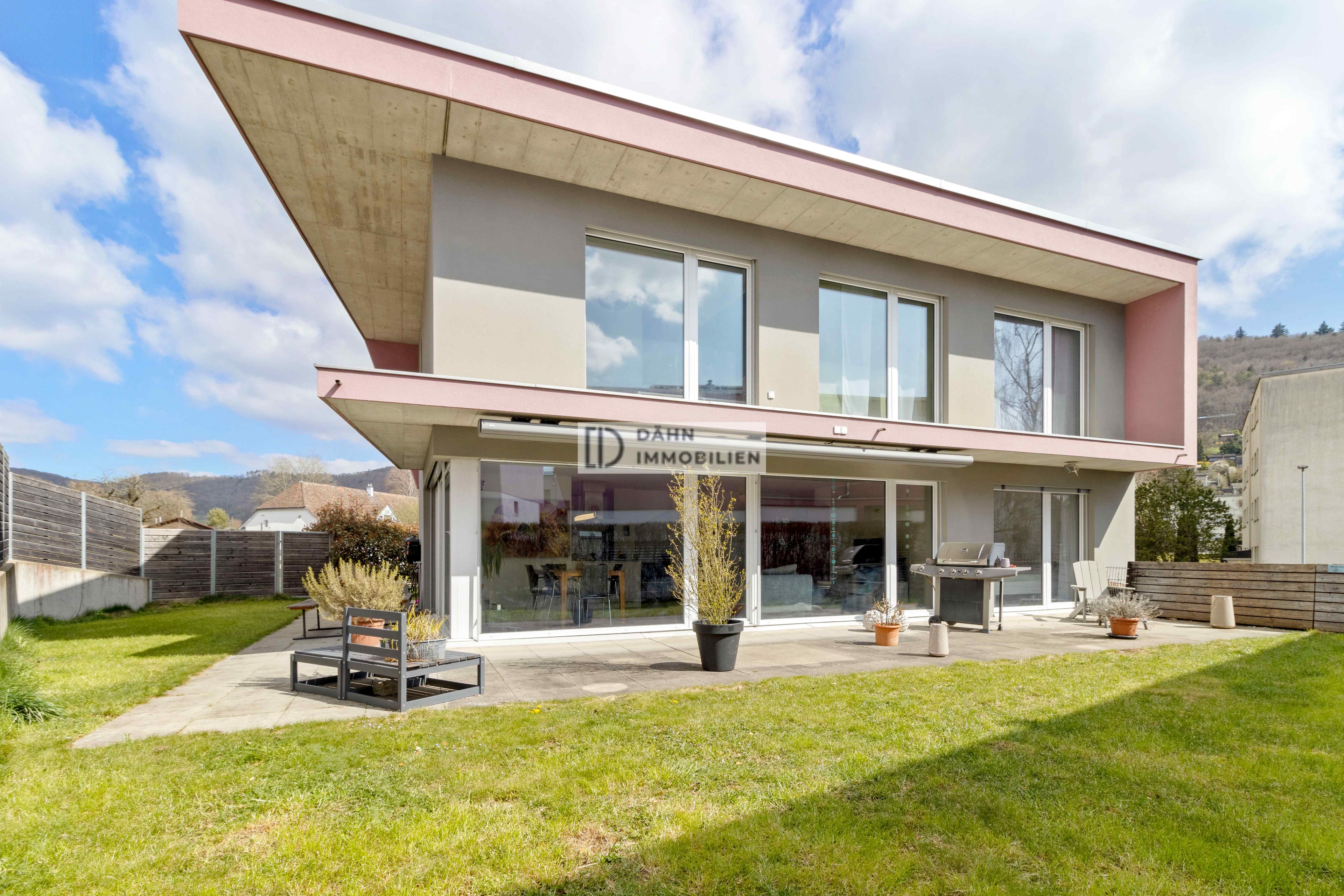5.5-Zi.-EFH in Beringen: modernes Minergie-Haus mit Garten - Bild 1