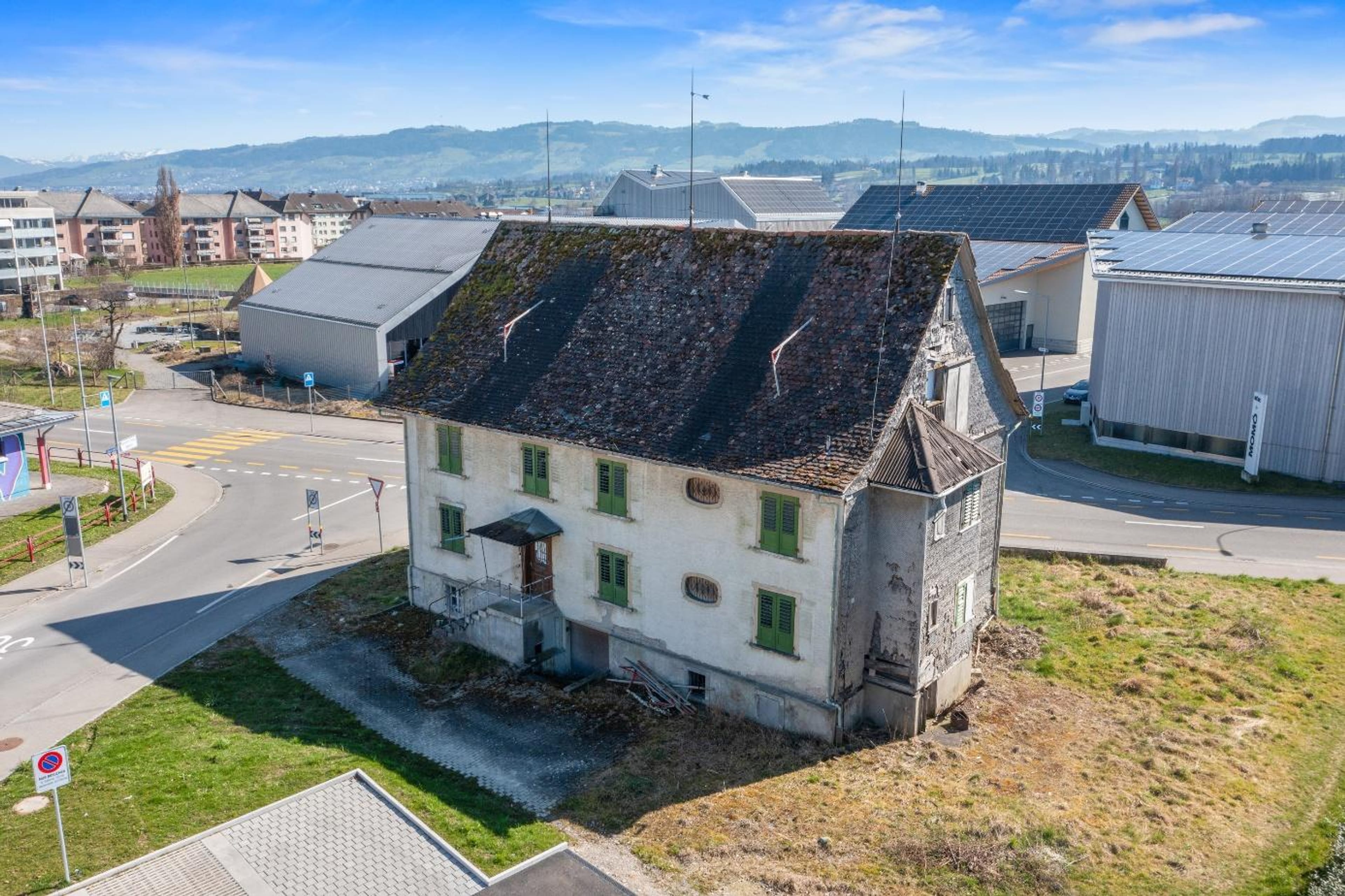 Historisches 13-Zi.-Einfamilienhaus mit Potenzial in Stachen