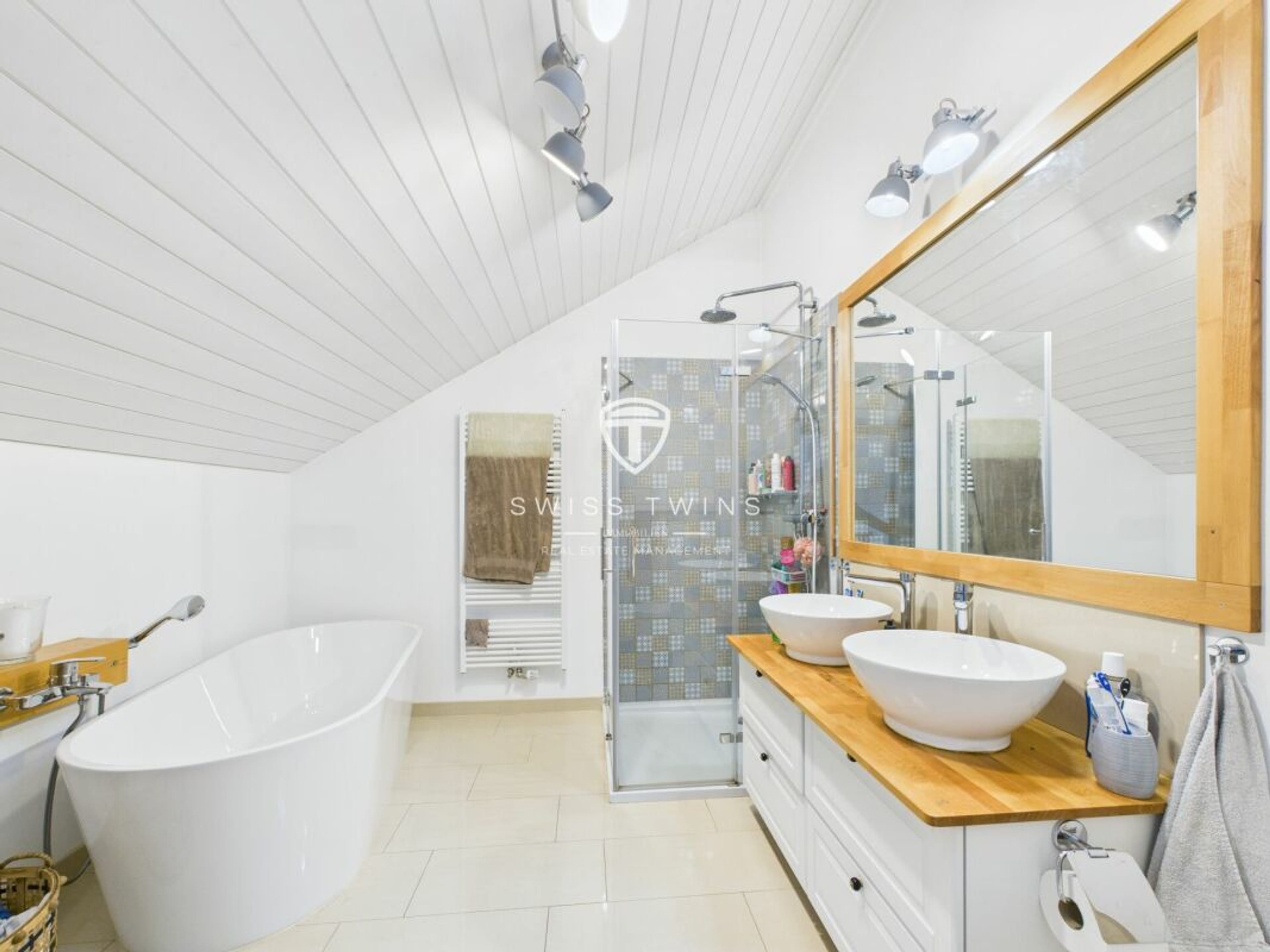 6.5-Zimmer-Wohnung mit Charme und Loggia in Volken - 9