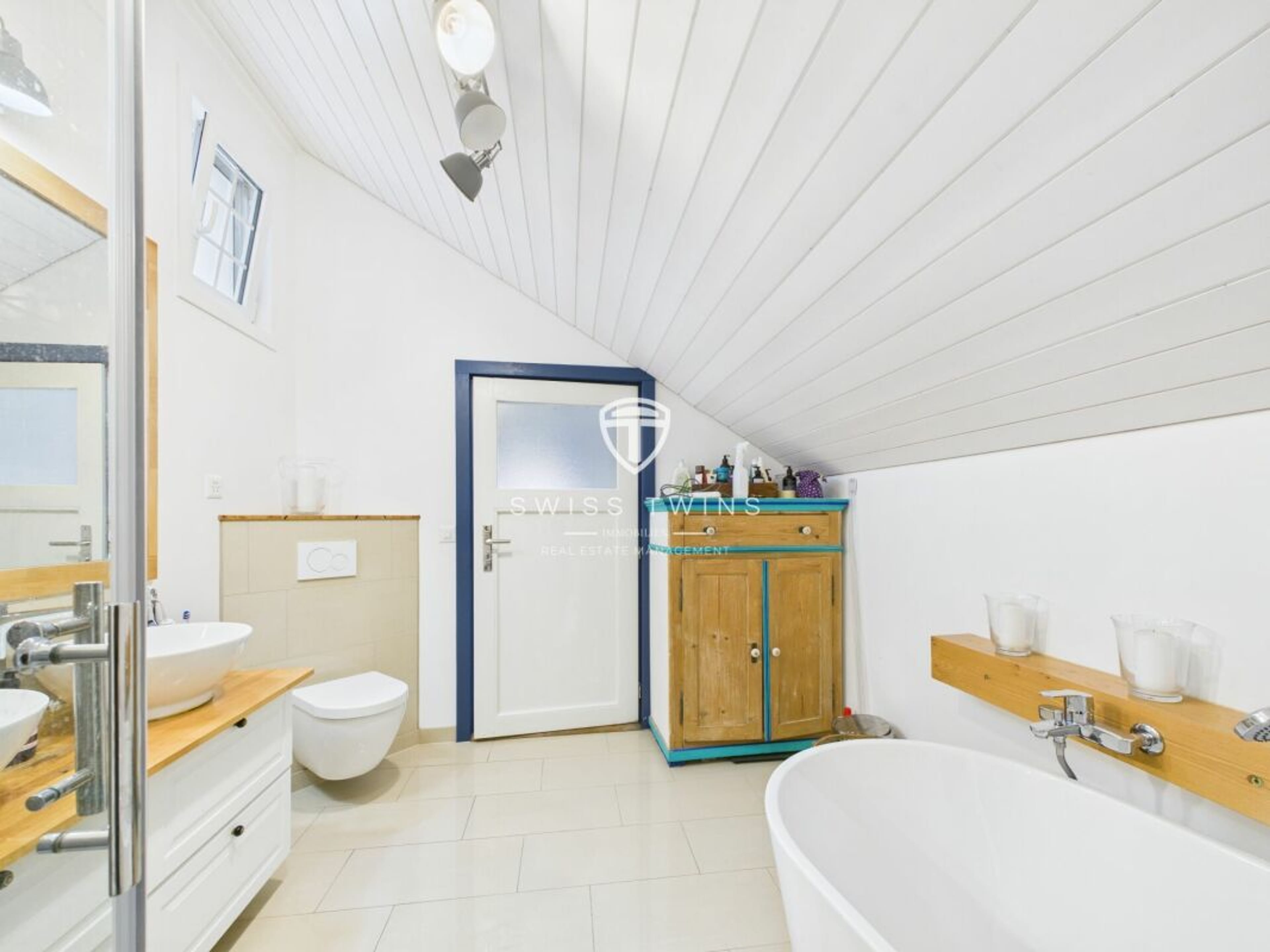 6.5-Zimmer-Wohnung mit Charme und Loggia in Volken - 2