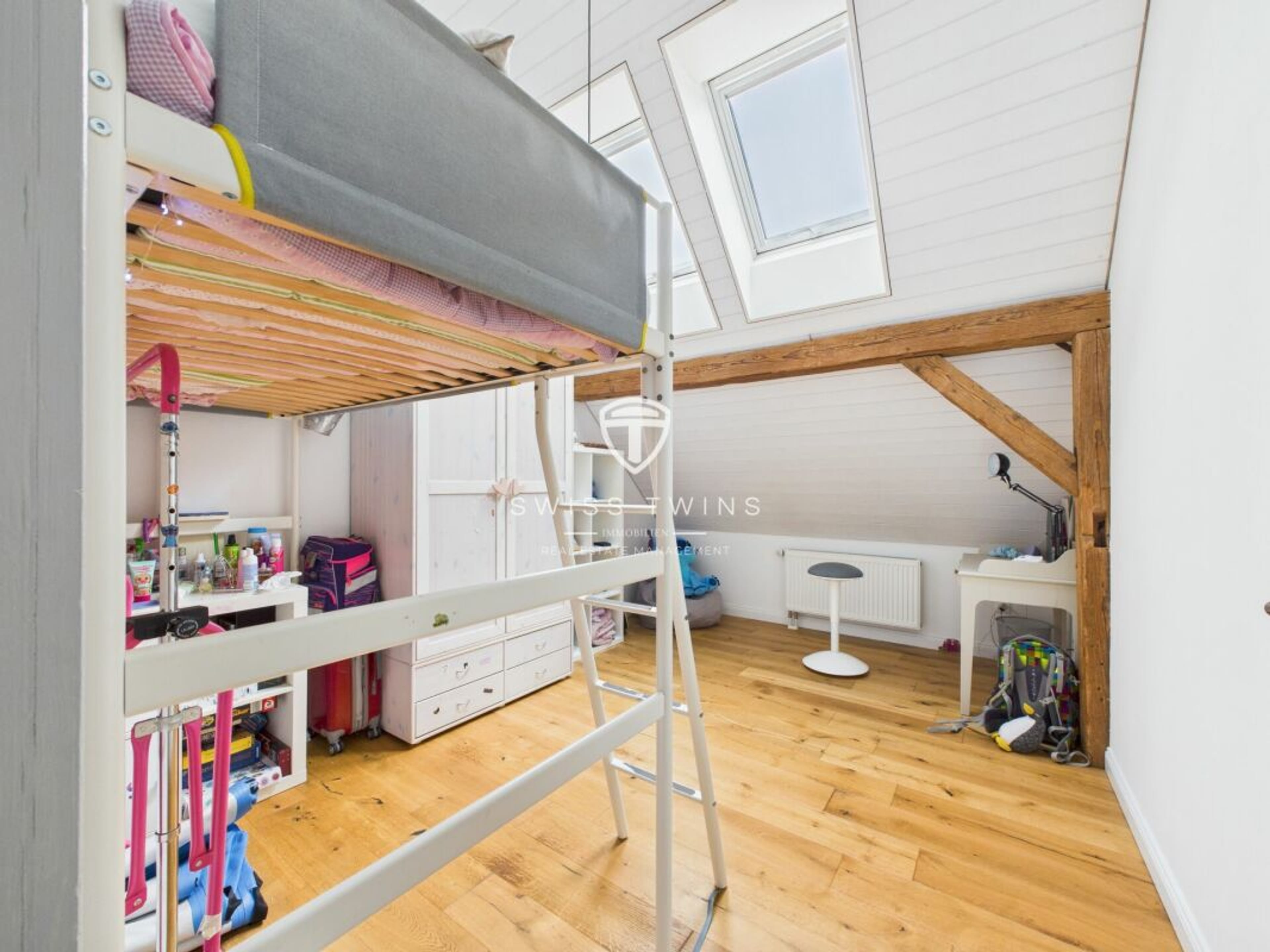 6.5-Zimmer-Wohnung mit Charme und Loggia in Volken - 3