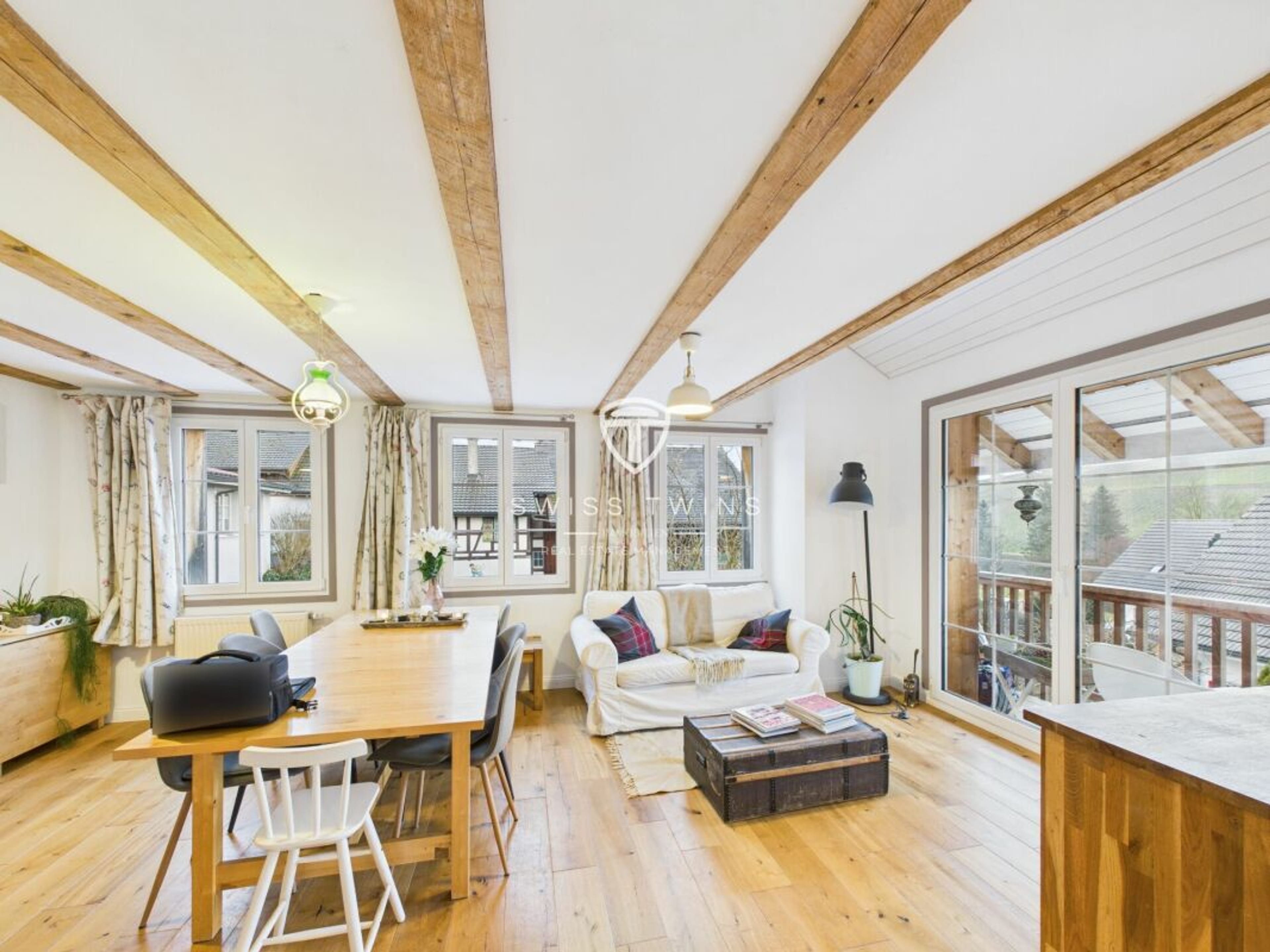 6.5-Zimmer-Wohnung mit Charme und Loggia in Volken - 4