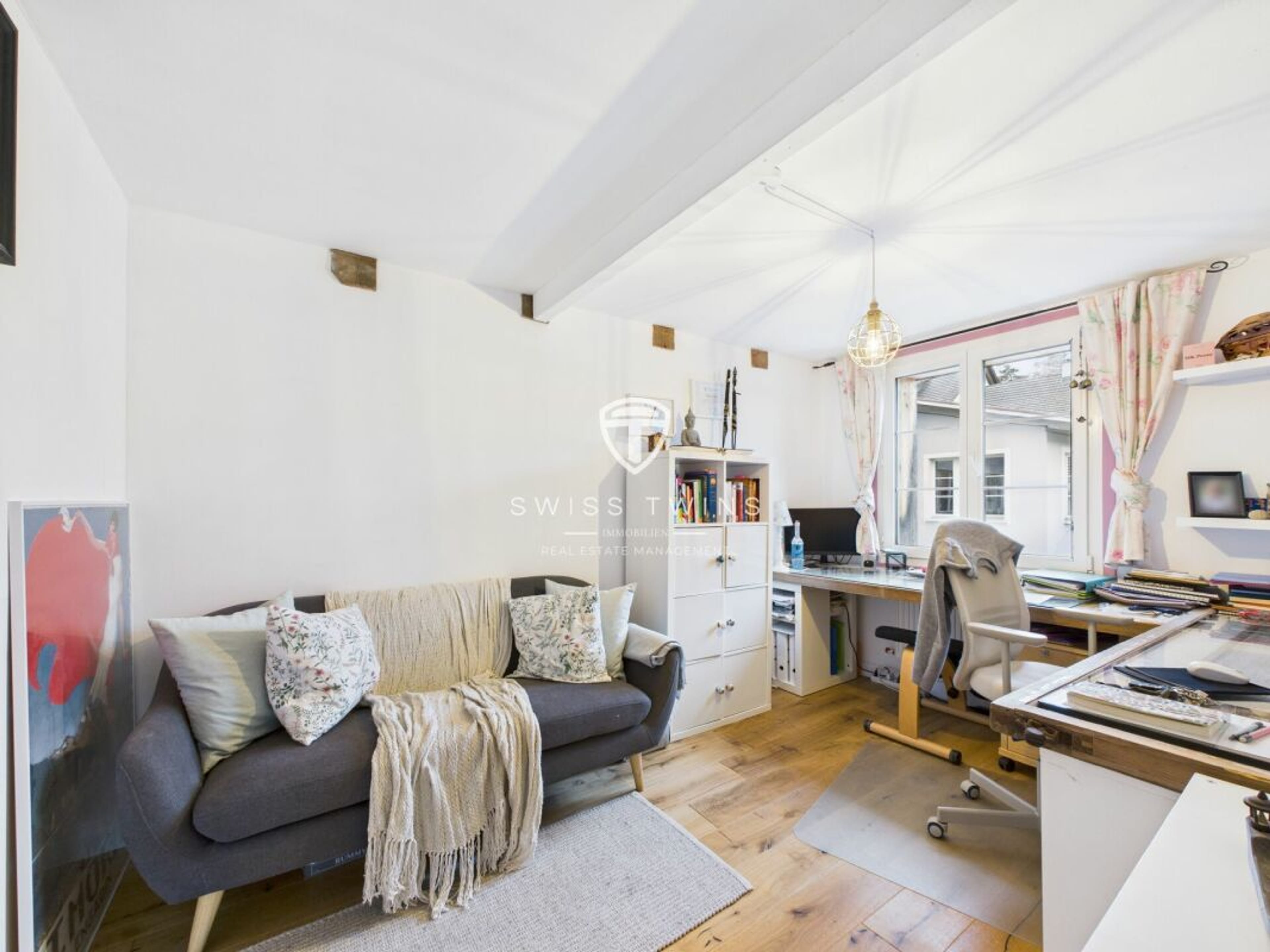 6.5-Zimmer-Wohnung mit Charme und Loggia in Volken - 6