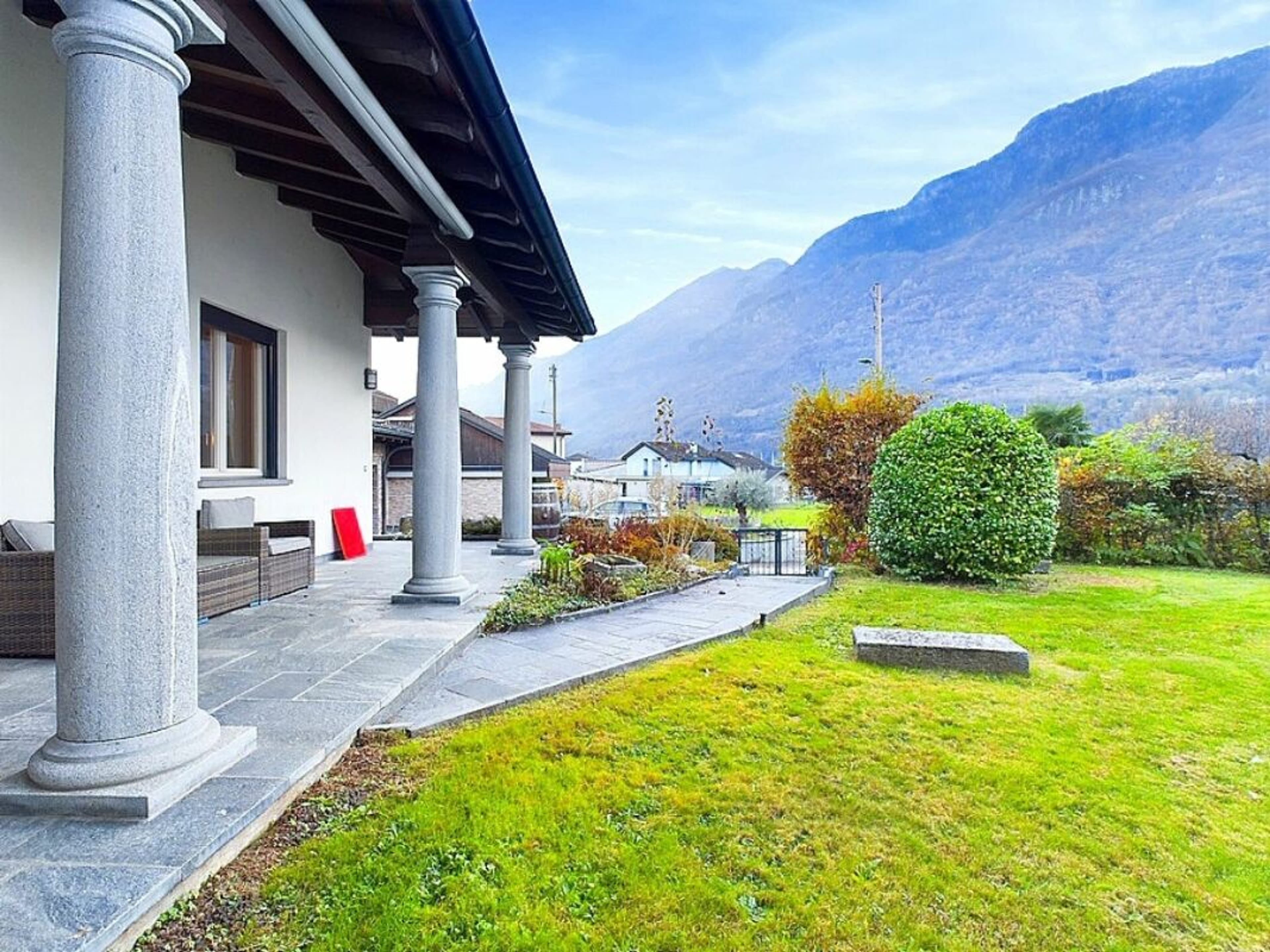 5.5-Zimmer-Villa mit Bergblick und Garten in Biasca - kaufen - Bild 2
