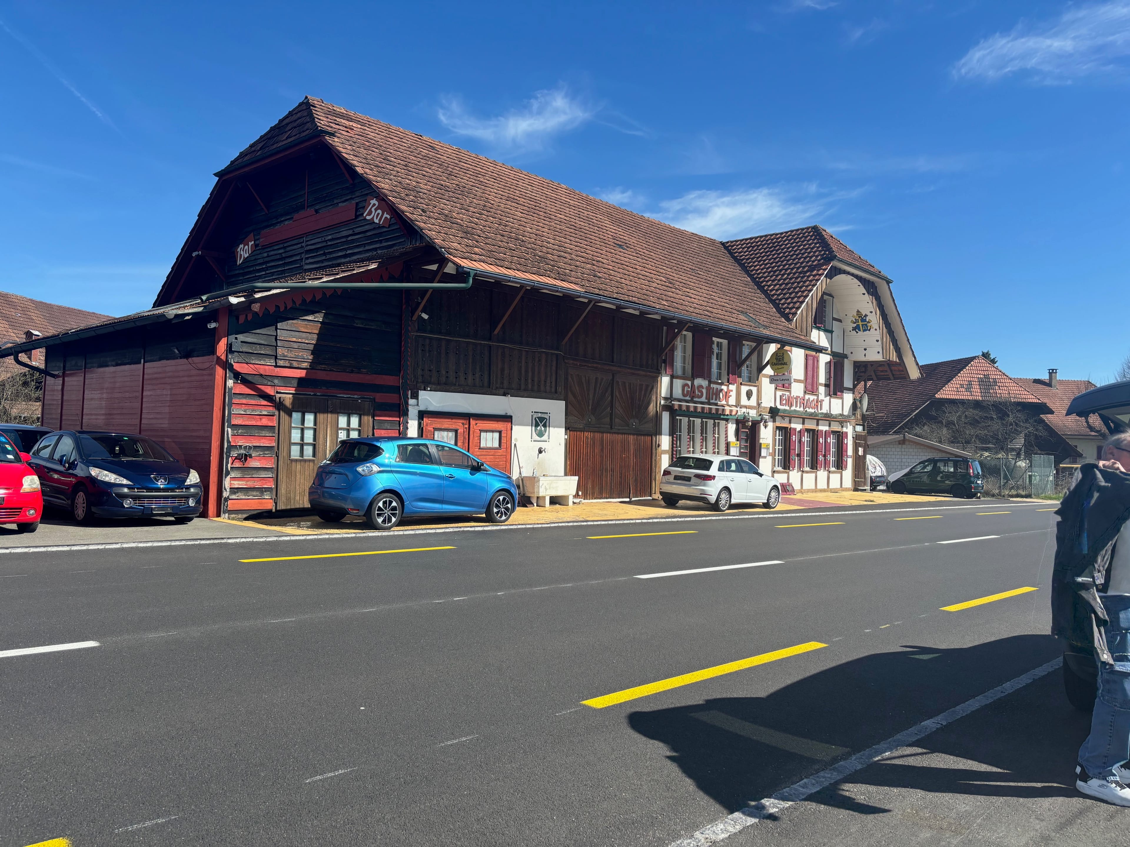 Ertragsstarkes Wohn-Gewerbehaus, 3 Einheiten, 120 Parkplätze - Bild 2