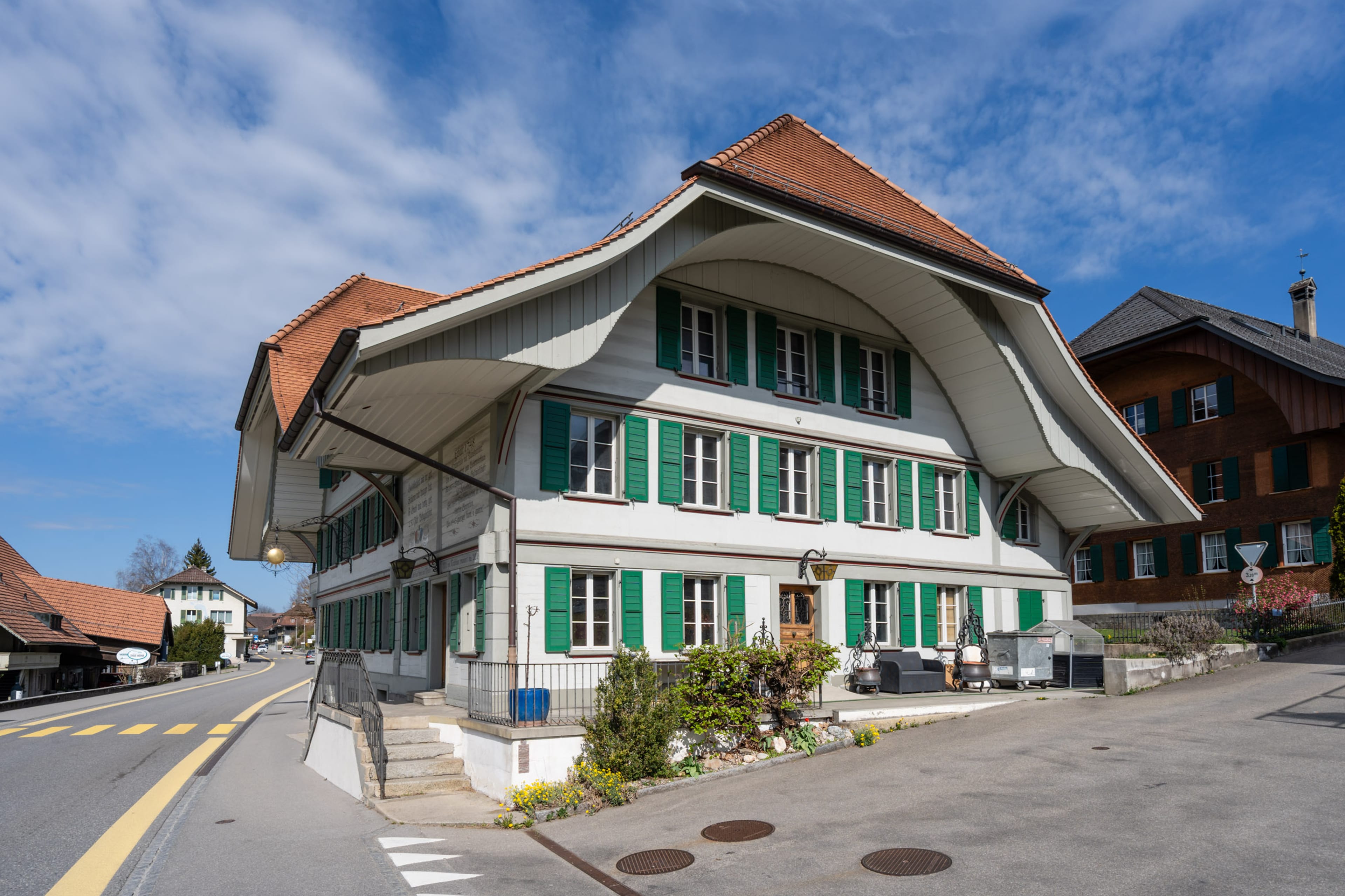 Gasthof Sonne: Wohn-Gewerbehaus in Grosshöchstetten kaufen - 2