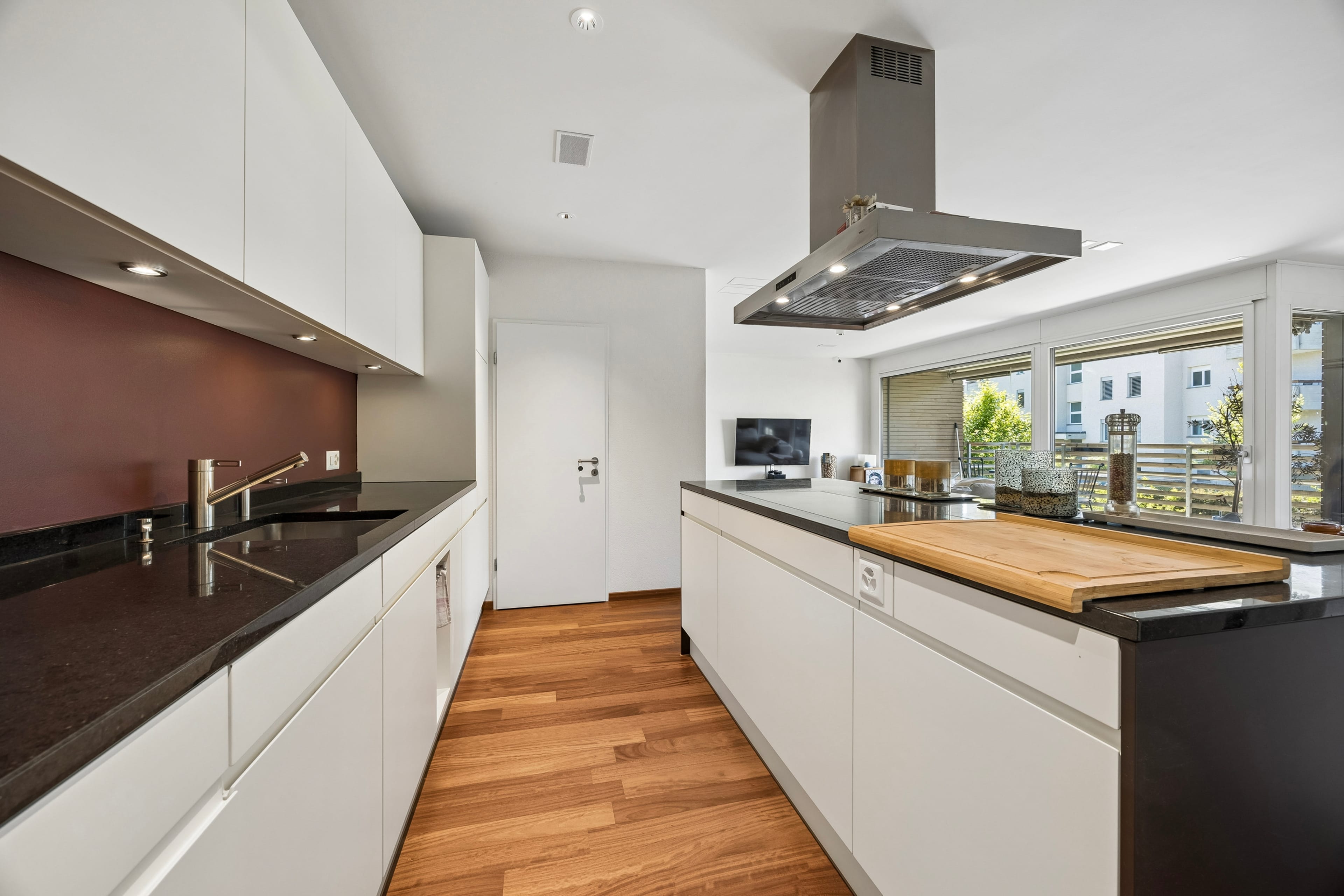 Hochwertige 3.5-Zimmer-Wohnung mit Balkon in Rümlang kaufen - Bild 2