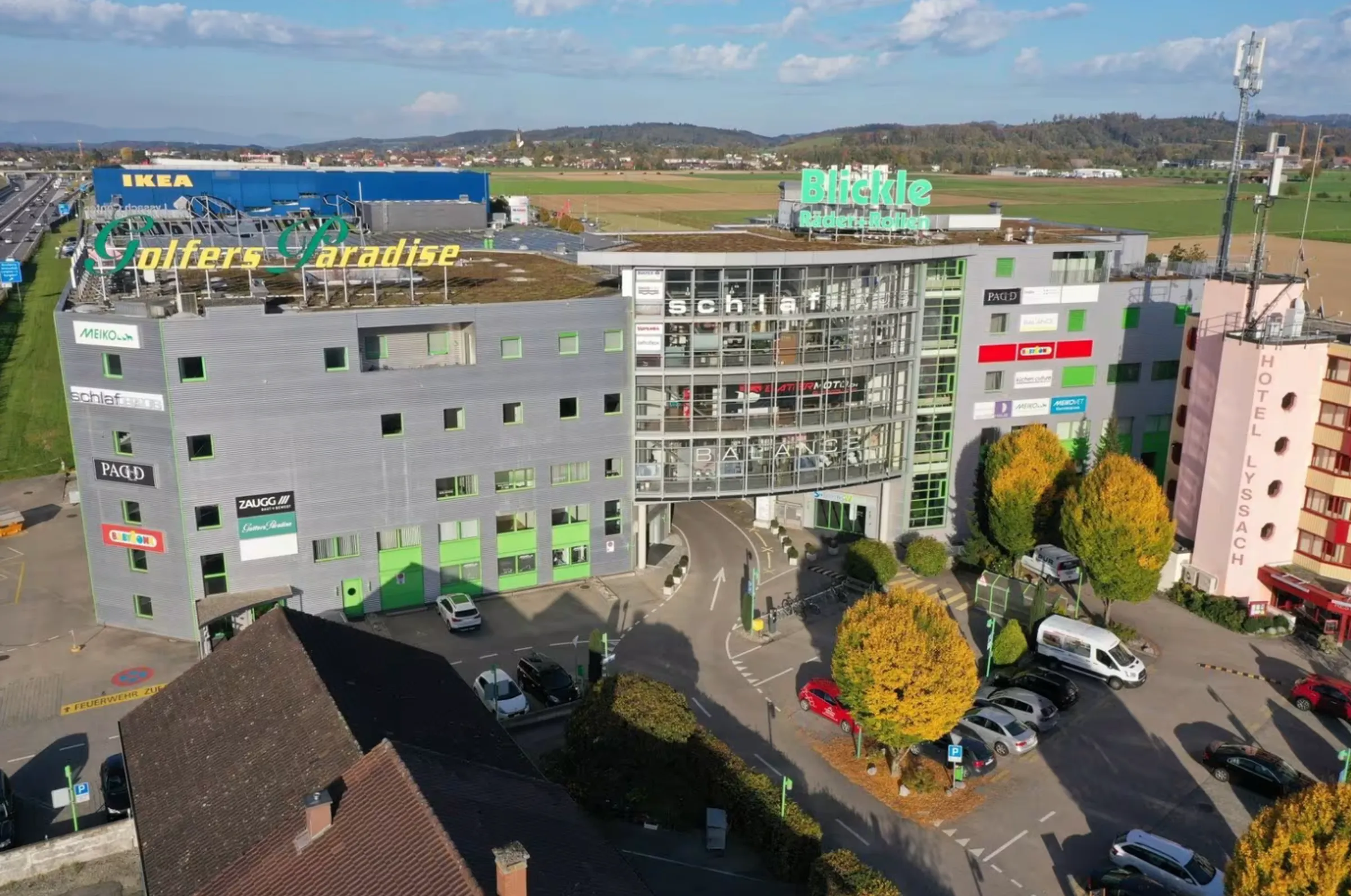 Attraktive Gewerbe- oder Verkaufsfläche mit grosser Fensterfront - 1'089 m² an Top-Lage!