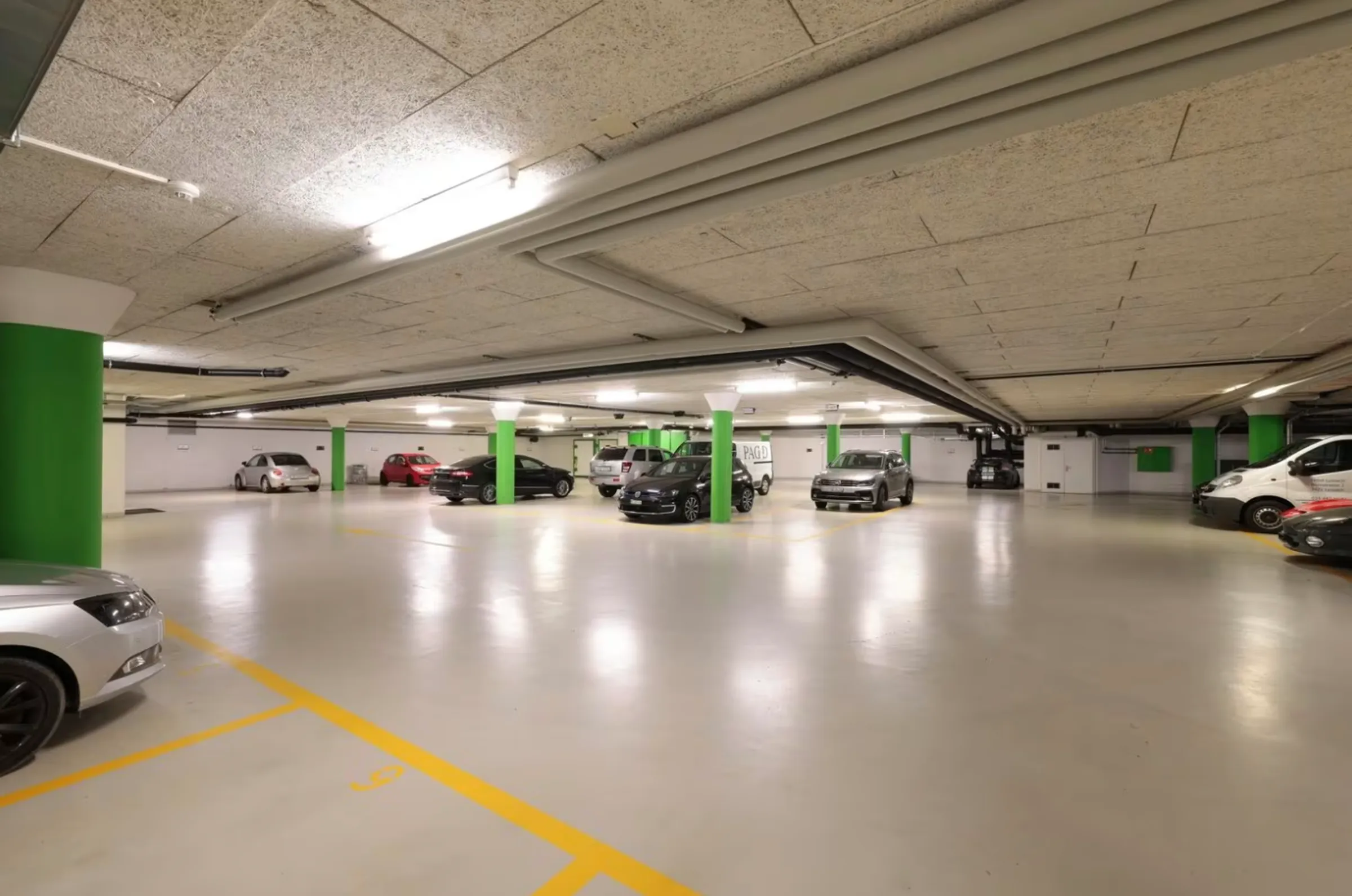 Attraktive Gewerbe- oder Verkaufsfläche mit grosser Fensterfront - 1'089 m² an Top-Lage! - 5