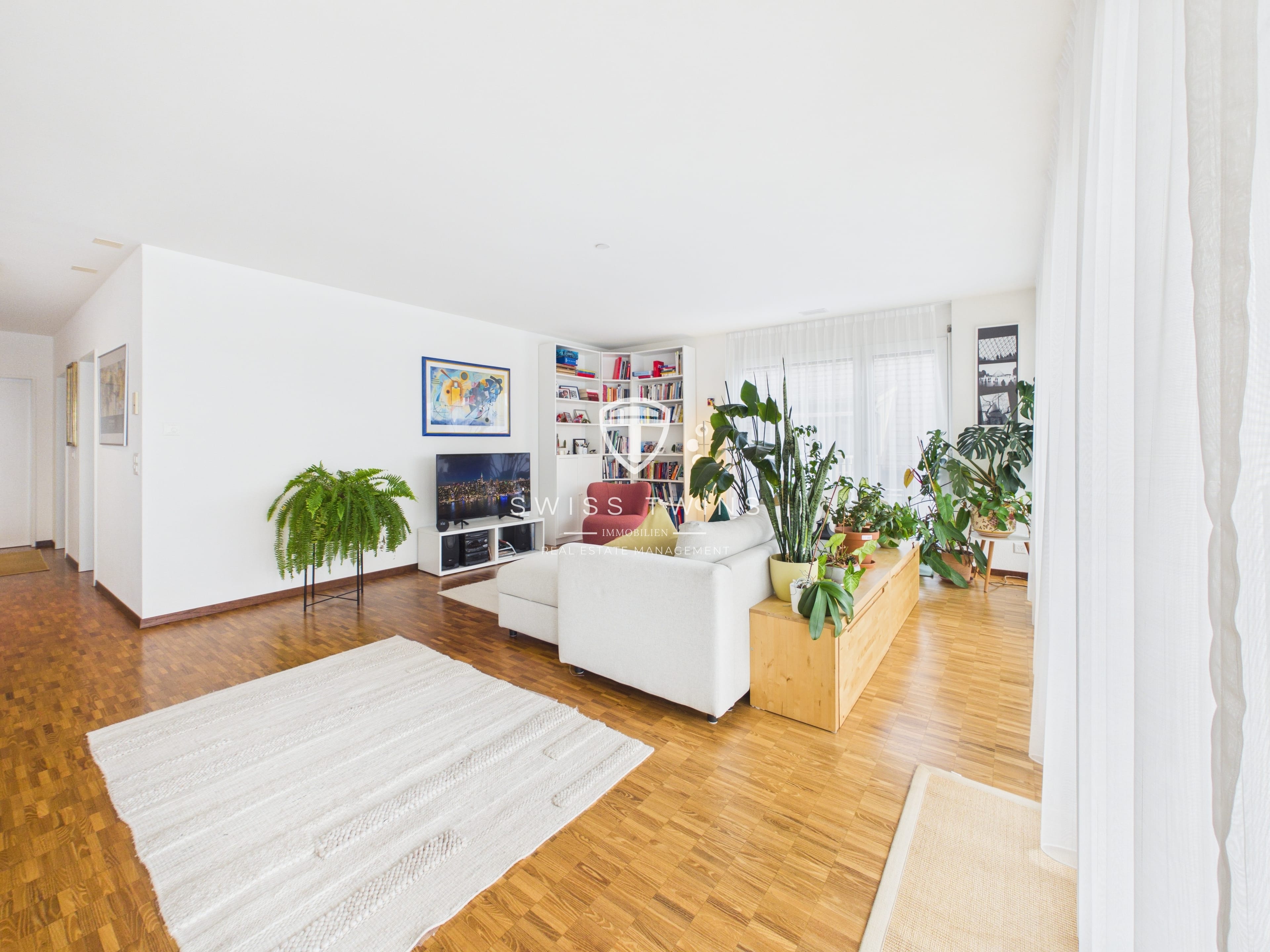 Exklusive 4.5 Zimmer Wohnung mit sonniger Terrasse, 2 Bädern und Tiefgarage in Wangen - Brüttisellen - 2
