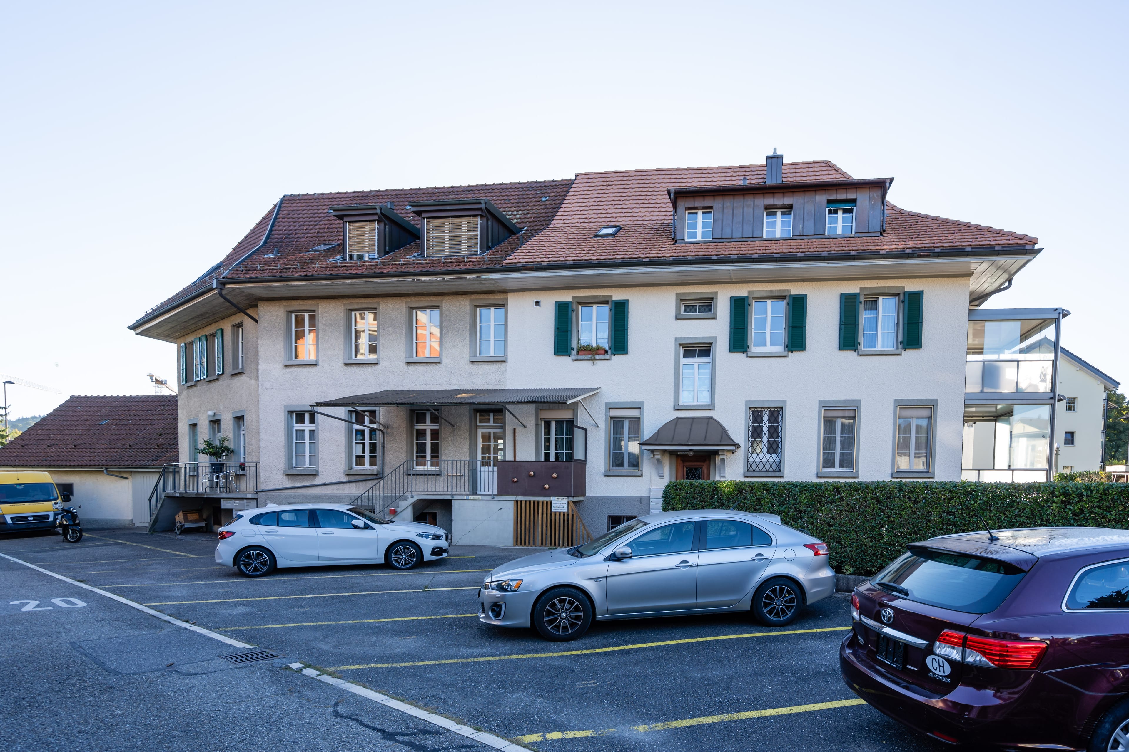 Mehrfamilienhaus mit 7 Wohnungen, Schulungsräumen und Parkierung - 4