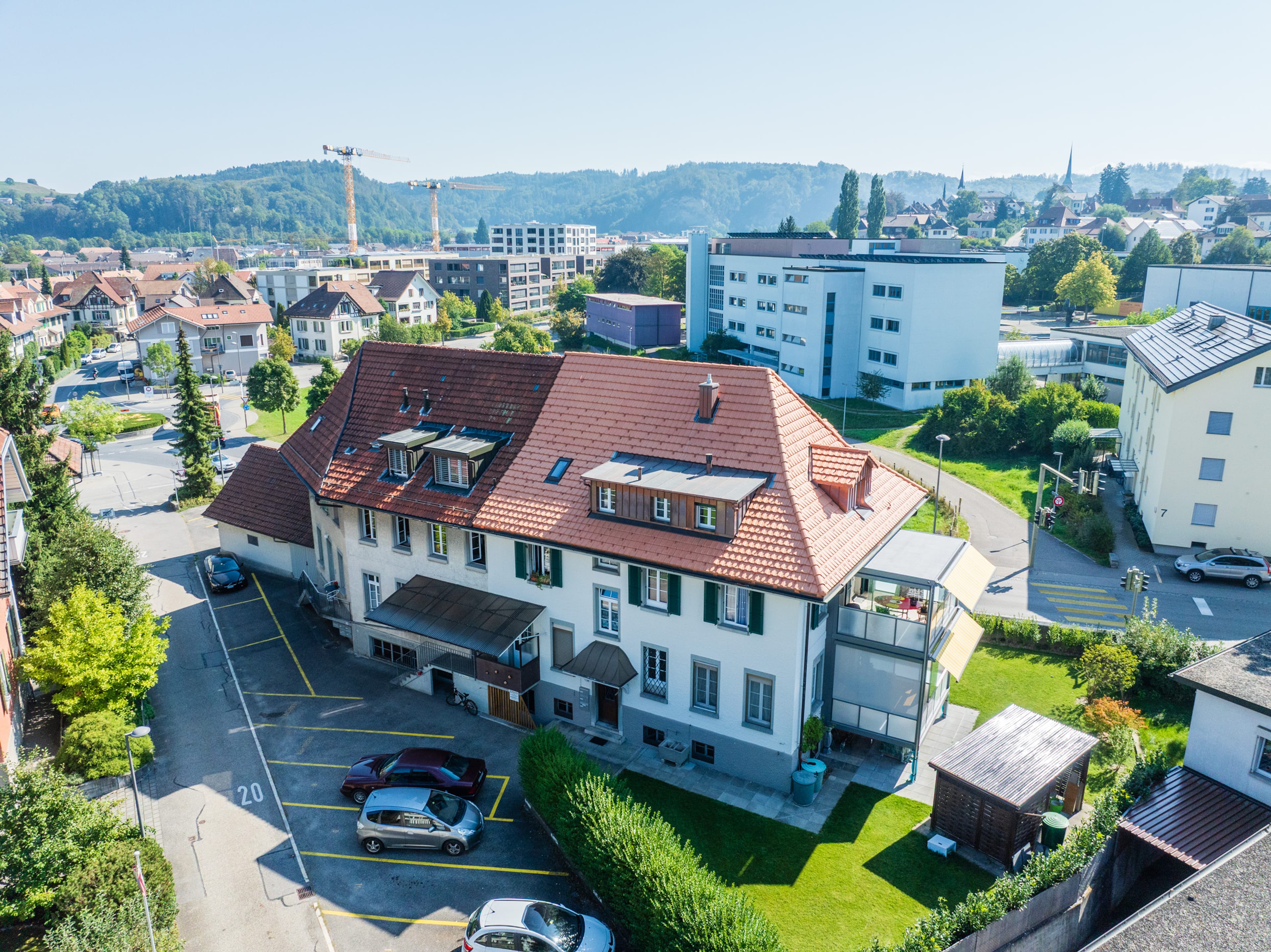 Mehrfamilienhaus mit 7 Wohnungen, Schulungsräumen und Parkierung - 1