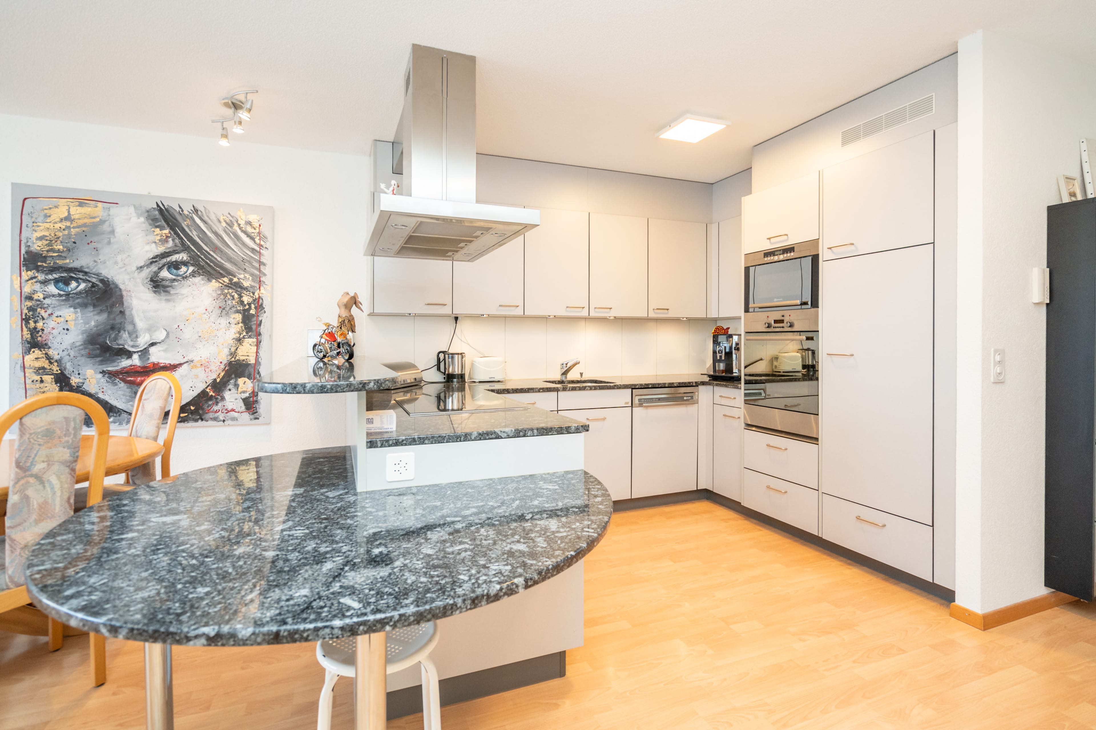 3.5-Zimmer-Wohnung mit 1 Aussenparkplatz und 1 Einstellhallenplatz - 1