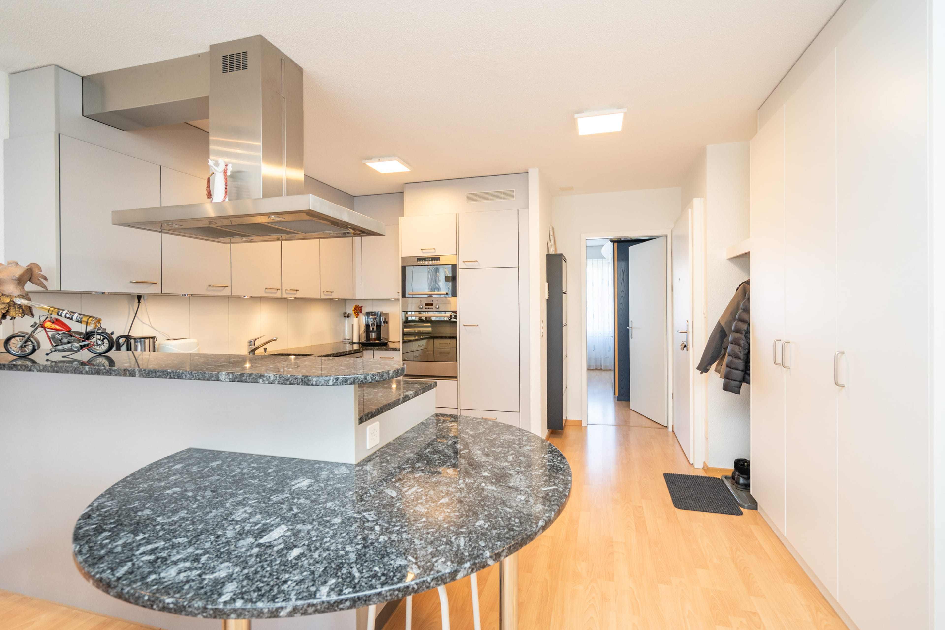 3.5-Zimmer-Wohnung mit 1 Aussenparkplatz und 1 Einstellhallenplatz - 3