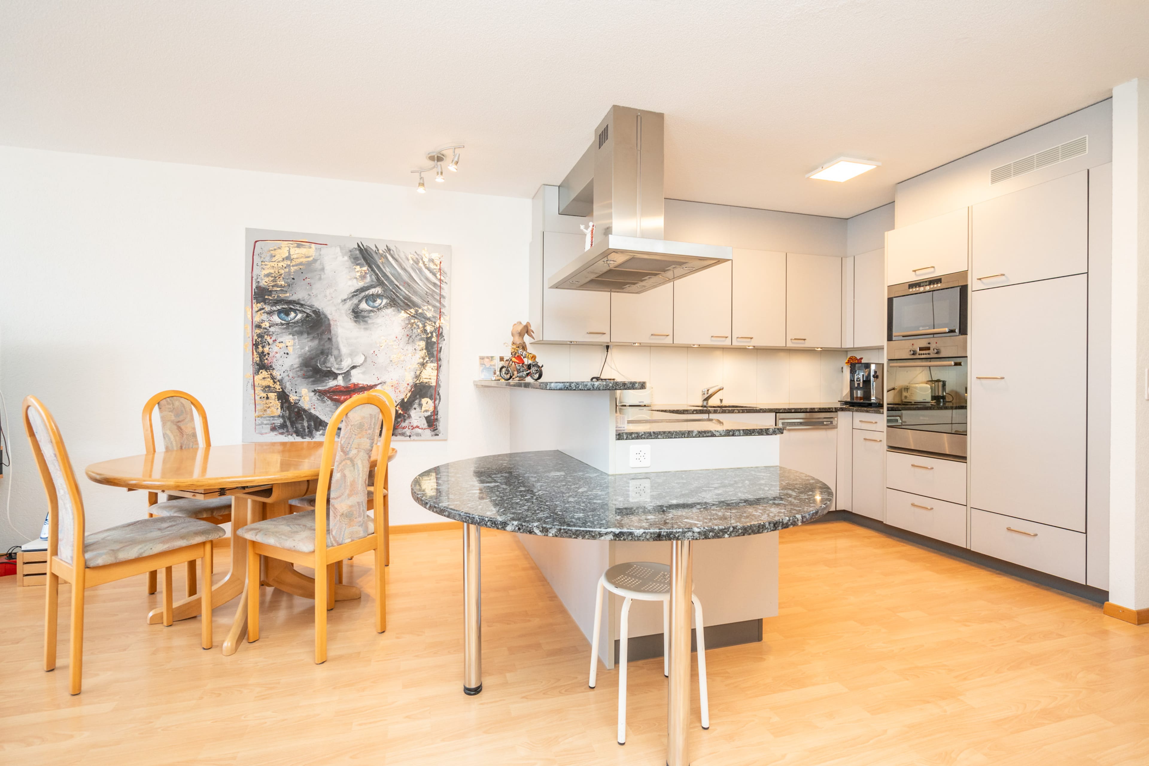 3.5-Zimmer-Wohnung mit 1 Aussenparkplatz und 1 Einstellhallenplatz - 2