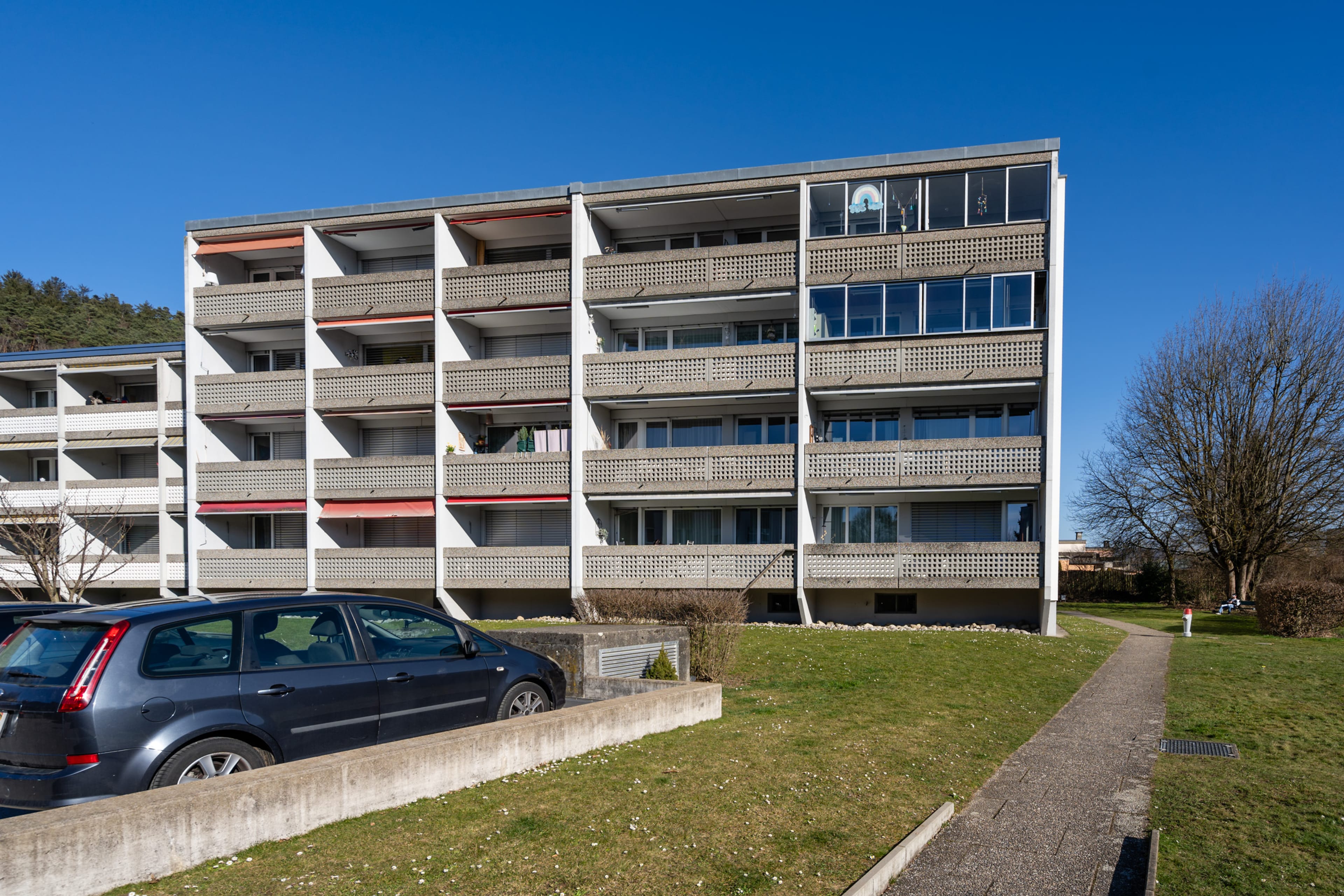 3.5-Zimmer-Wohnung mit 1 Aussenparkplatz und 1 Einstellhallenplatz - 4