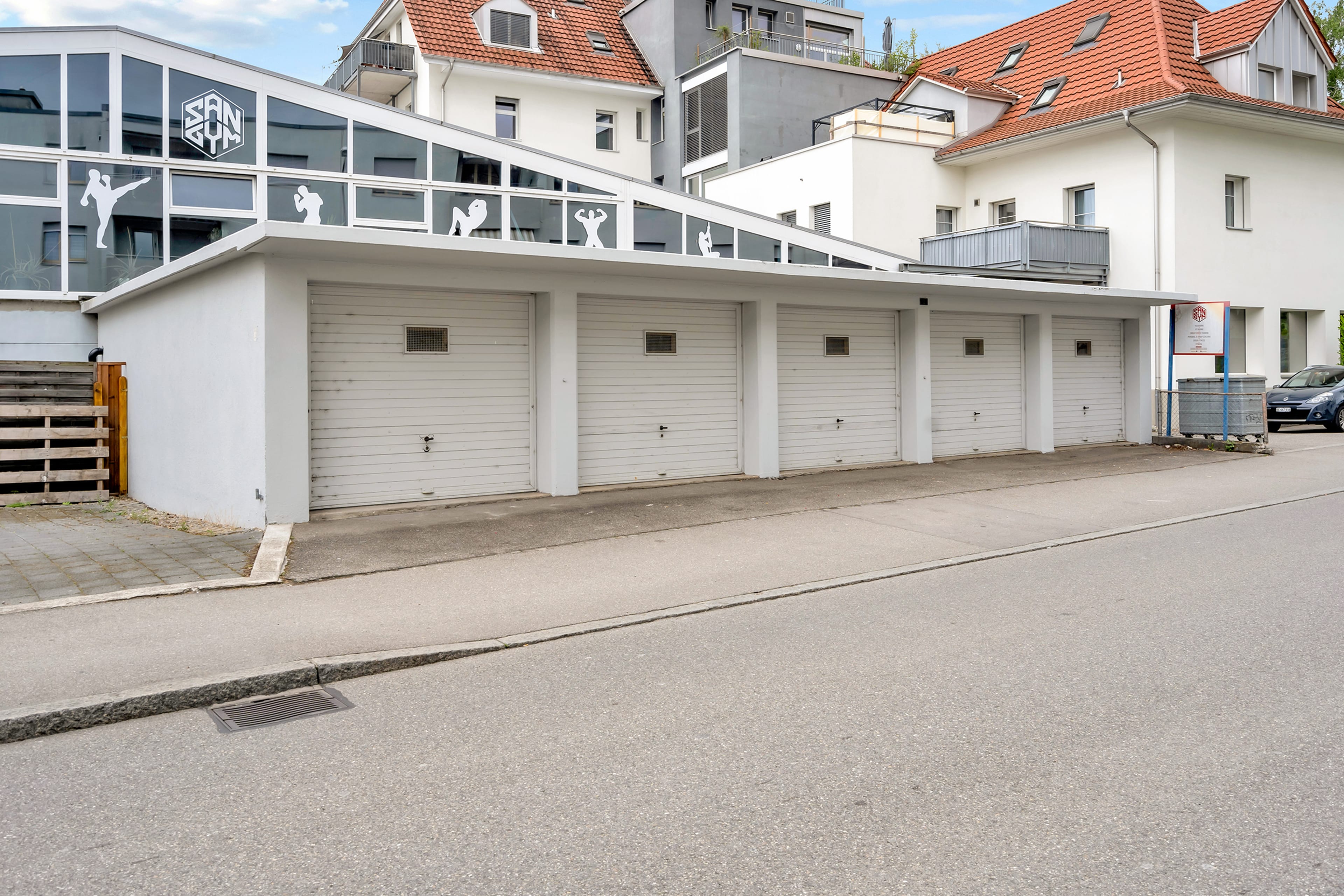 Mehrfamilienhaus mit 5 Wohnungen und Garagentrakt - Bild 4