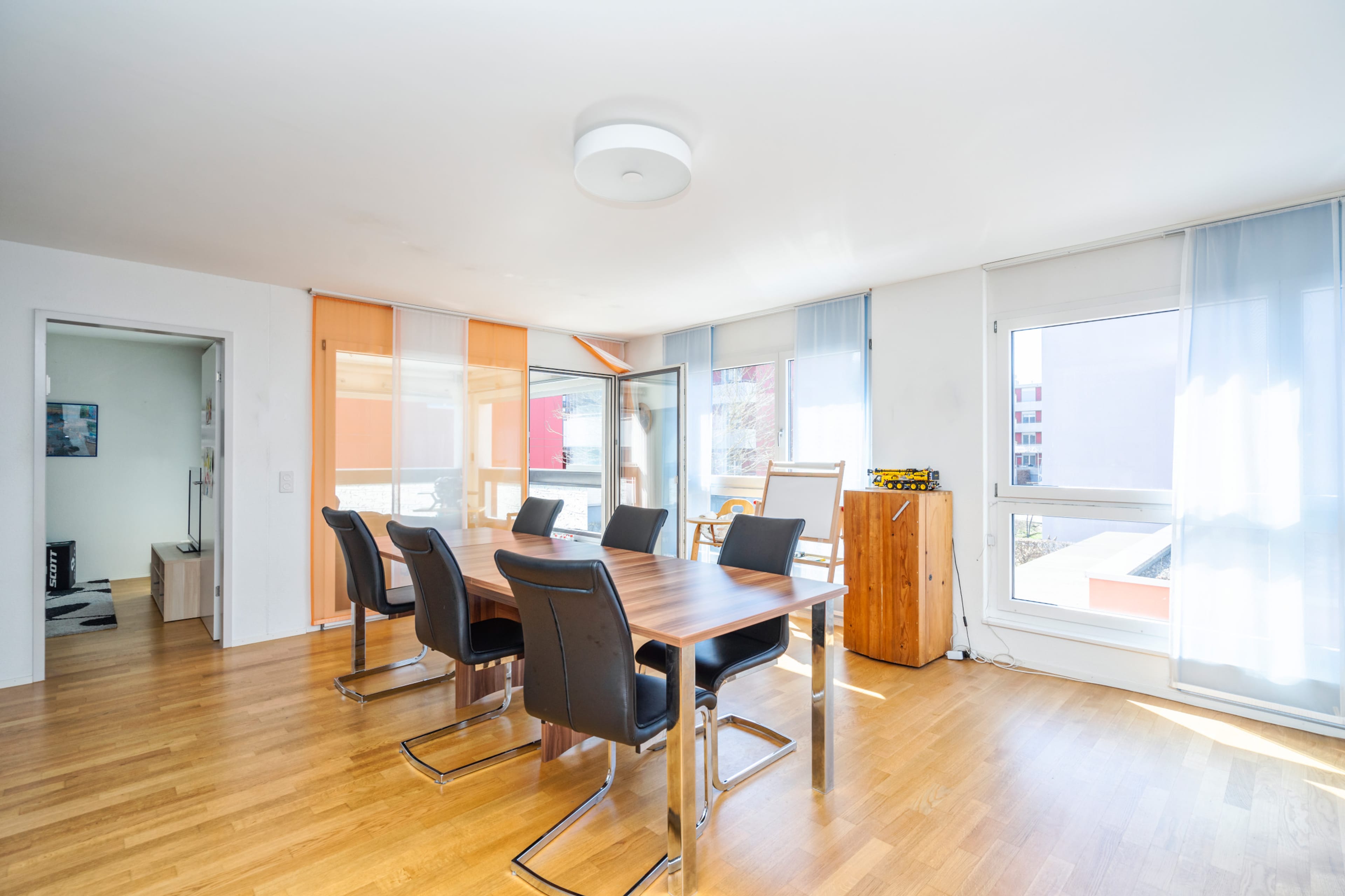 4.5-Zimmer-Wohnung mit Bastelraum und Einstellhallenplatz - Bild 3