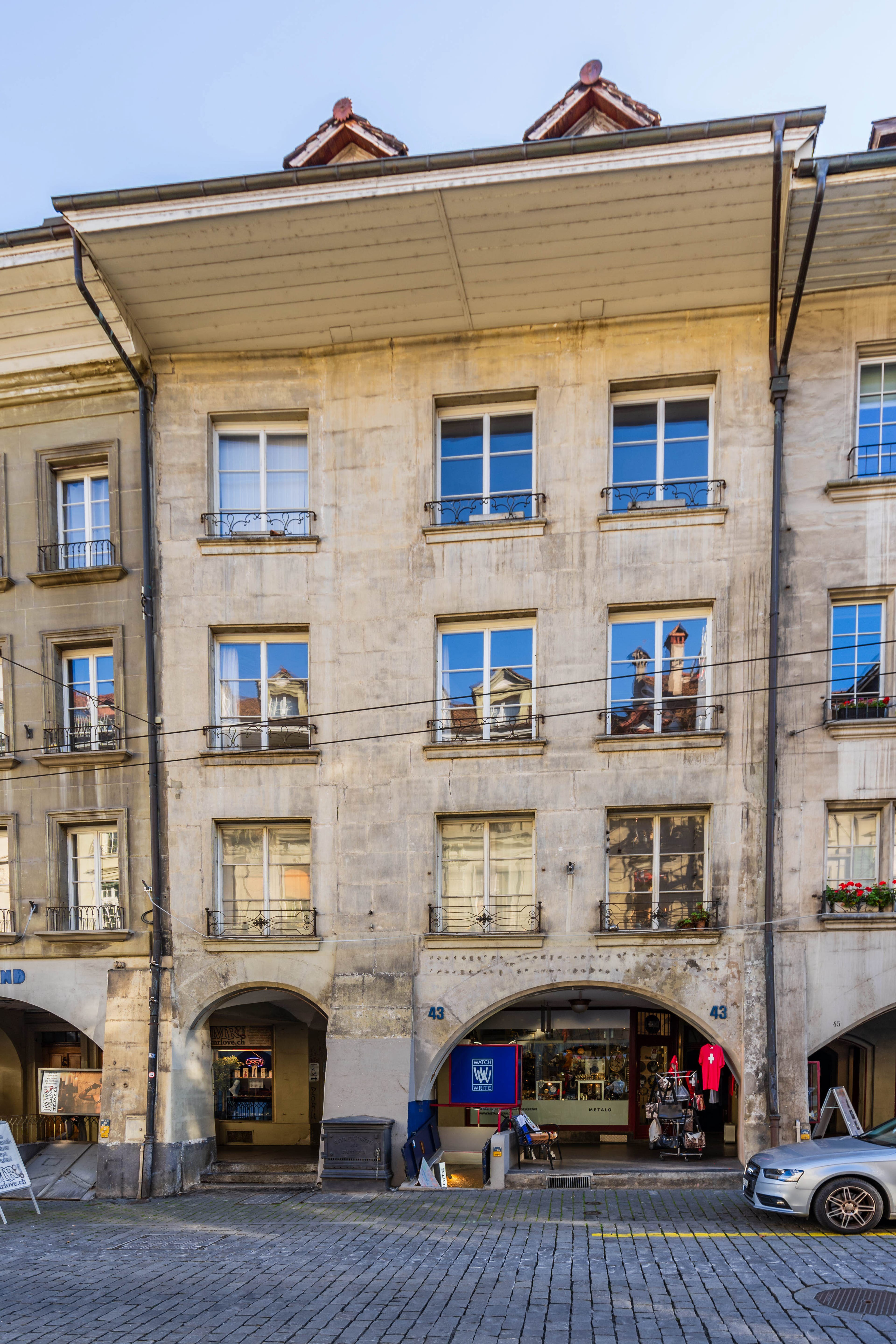 Eine Stockwerkeinheit mit drei Wohnungen, Terrasse im Innenhof, Verkaufsfläche und Gewölbekeller - Bild 4